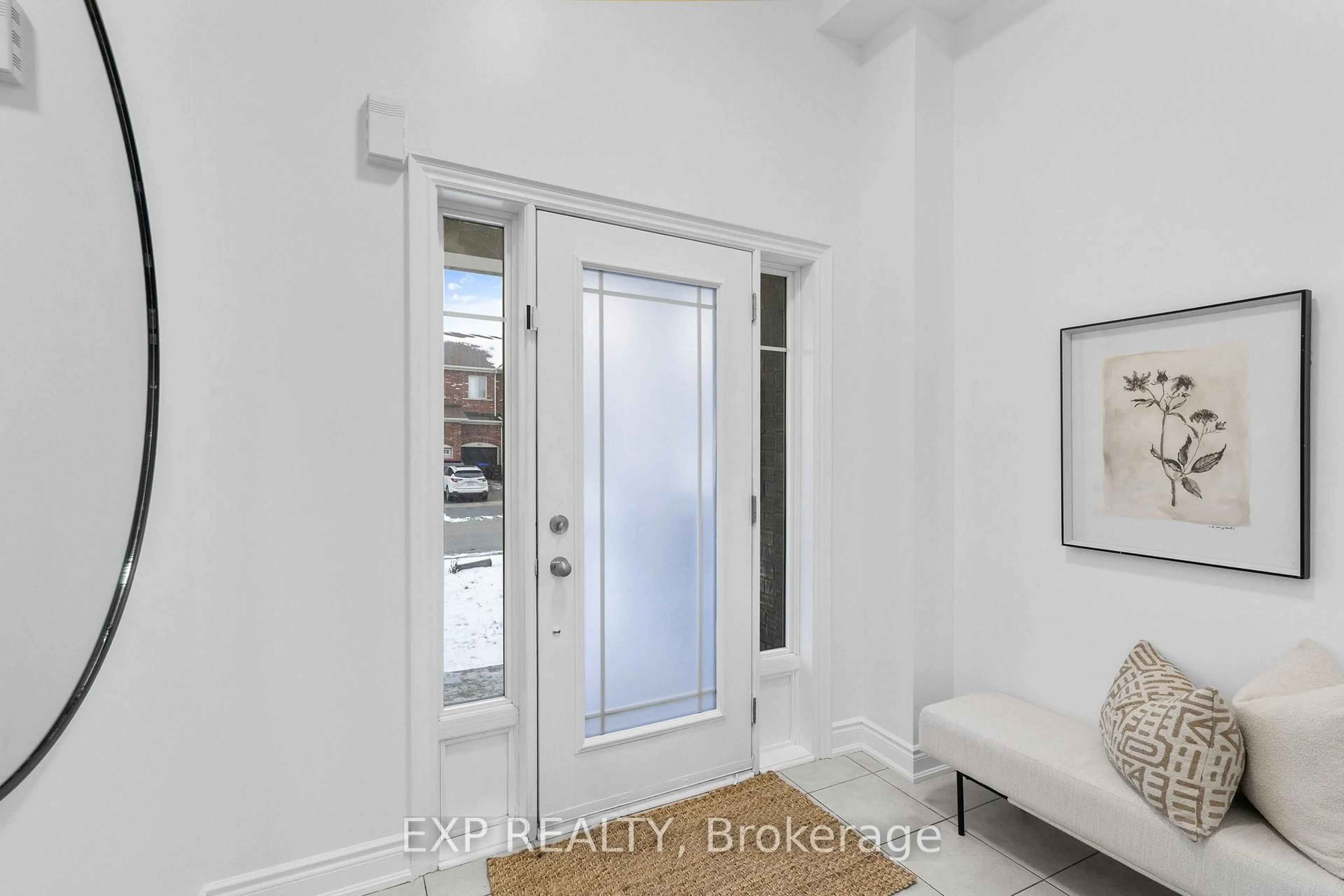 Indoor entryway for 155 Veterans St, Bradford West Gwillimbury Ontario L3Z 4H6