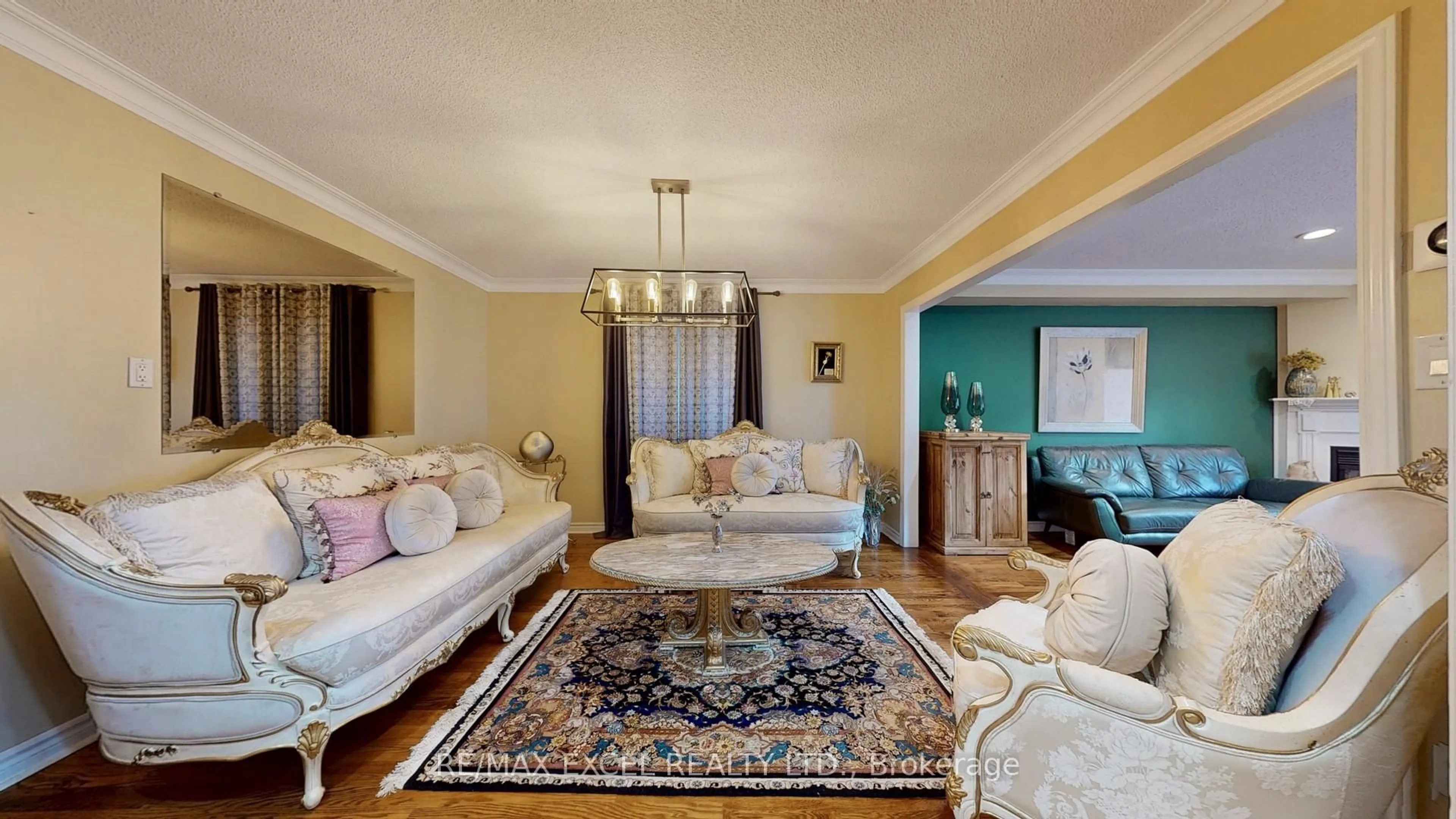 Living room with furniture, unknown for 50 Wildflower Dr, Richmond Hill Ontario L4E 3Y7