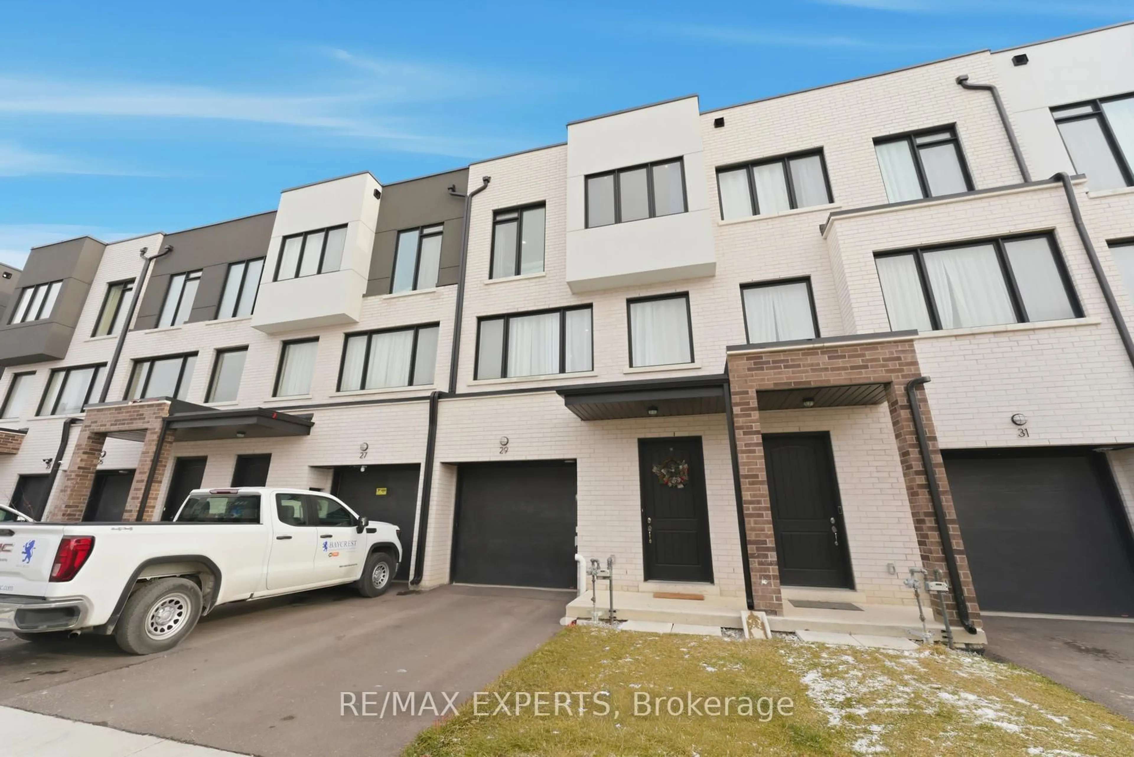 A pic from outside/outdoor area/front of a property/back of a property/a pic from drone, street for 29 Persica St, Richmond Hill Ontario L4E 1L3