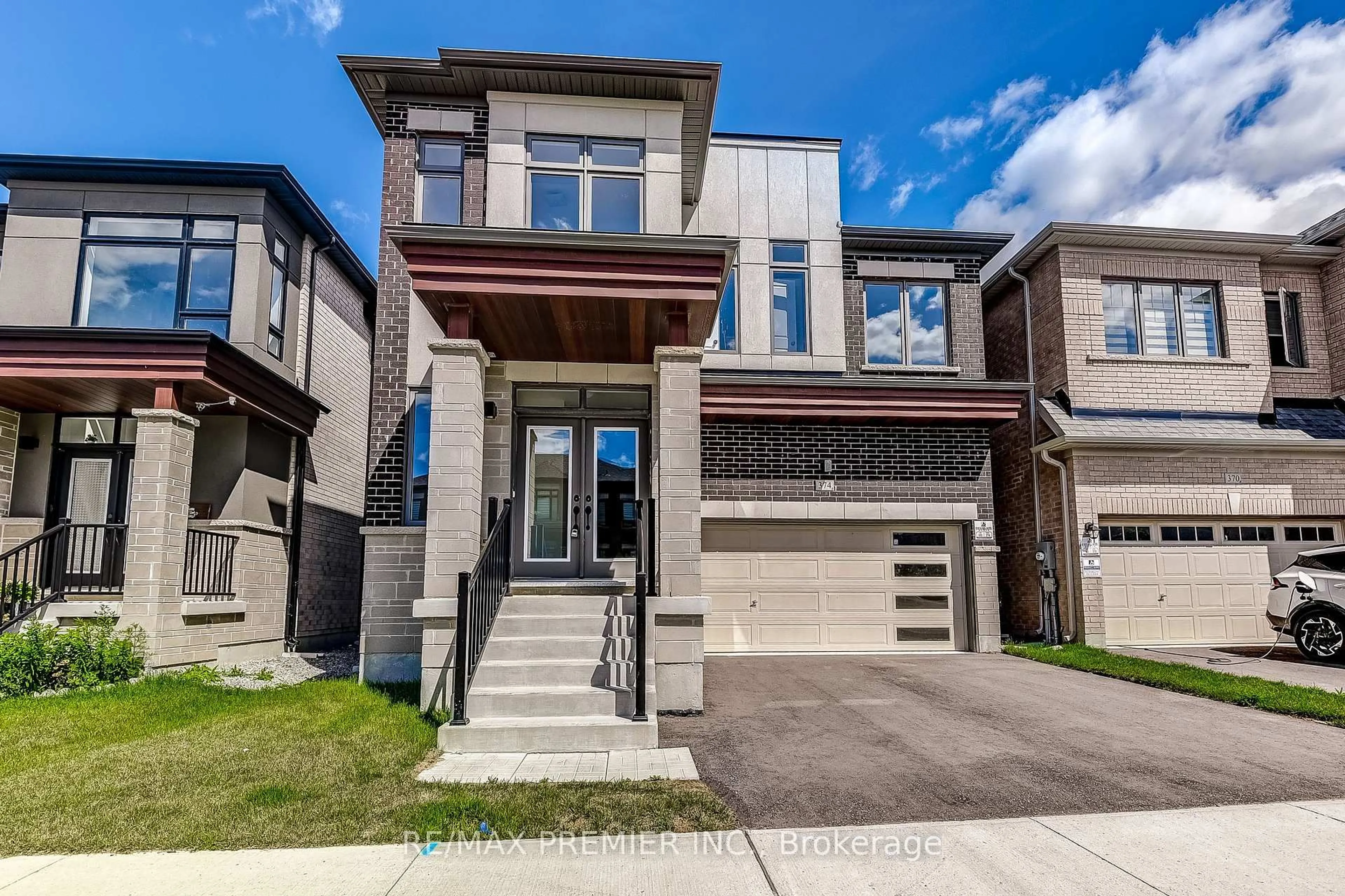 Home with brick exterior material, street for 374 Boundary Blvd, Whitchurch-Stouffville Ontario L4A 5E2