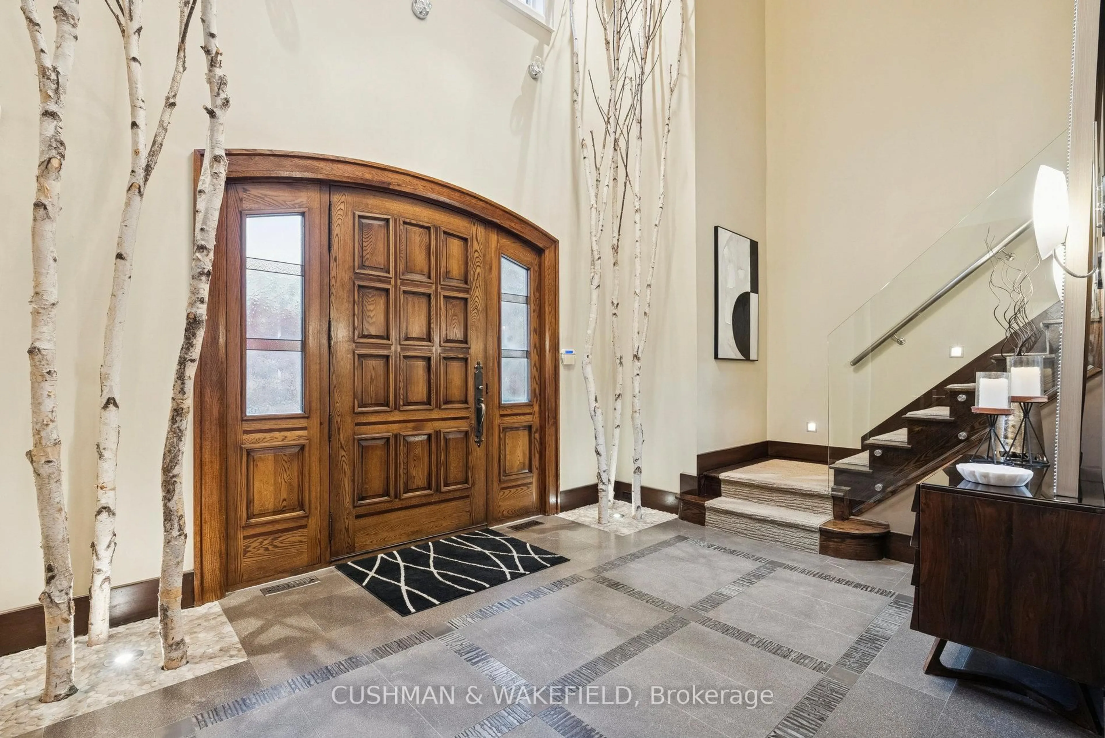 Indoor foyer for 32 Wembley Ave, Markham Ontario L3R 2A9