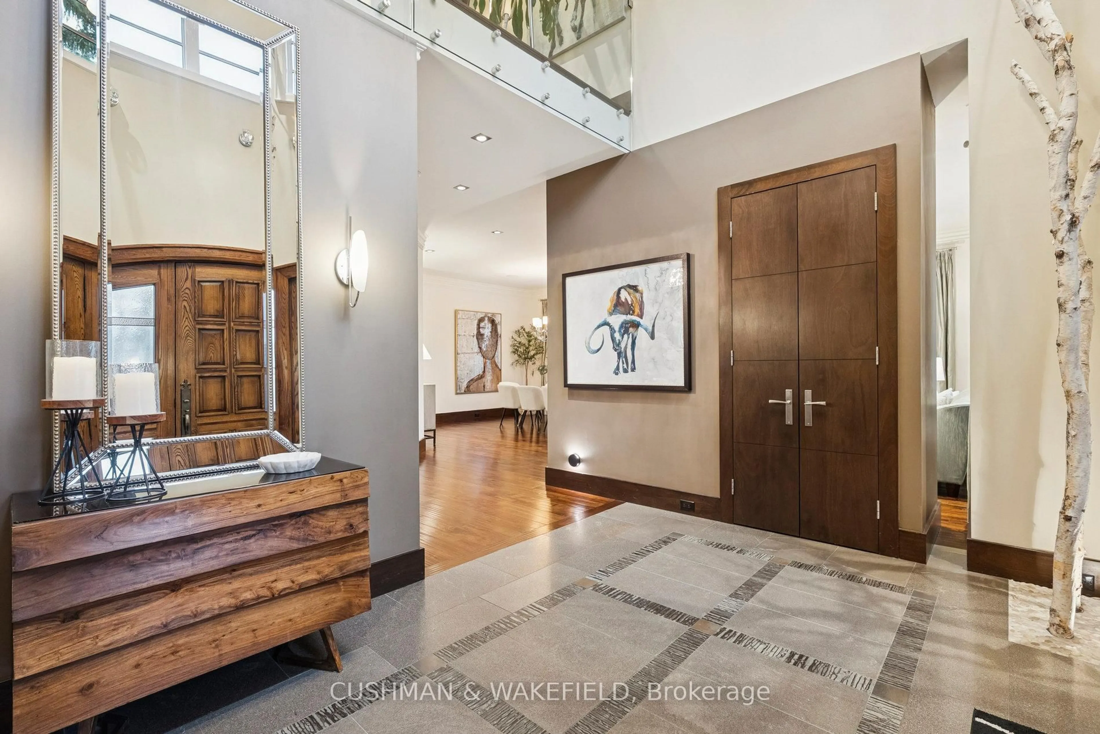 Indoor foyer for 32 Wembley Ave, Markham Ontario L3R 2A9