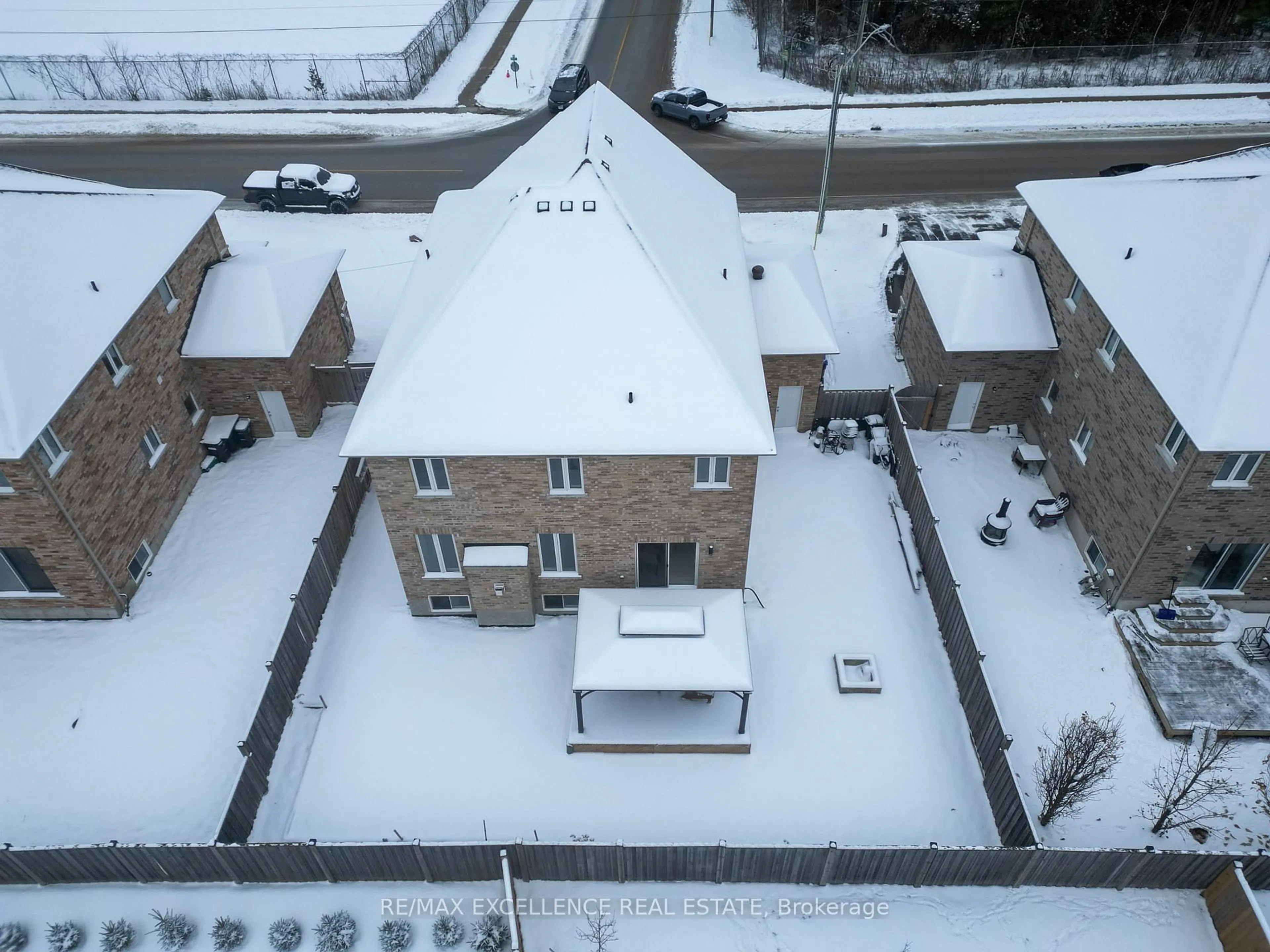 A pic from outside/outdoor area/front of a property/back of a property/a pic from drone, building for 125 Centre St, Essa Ontario L0M 1B0