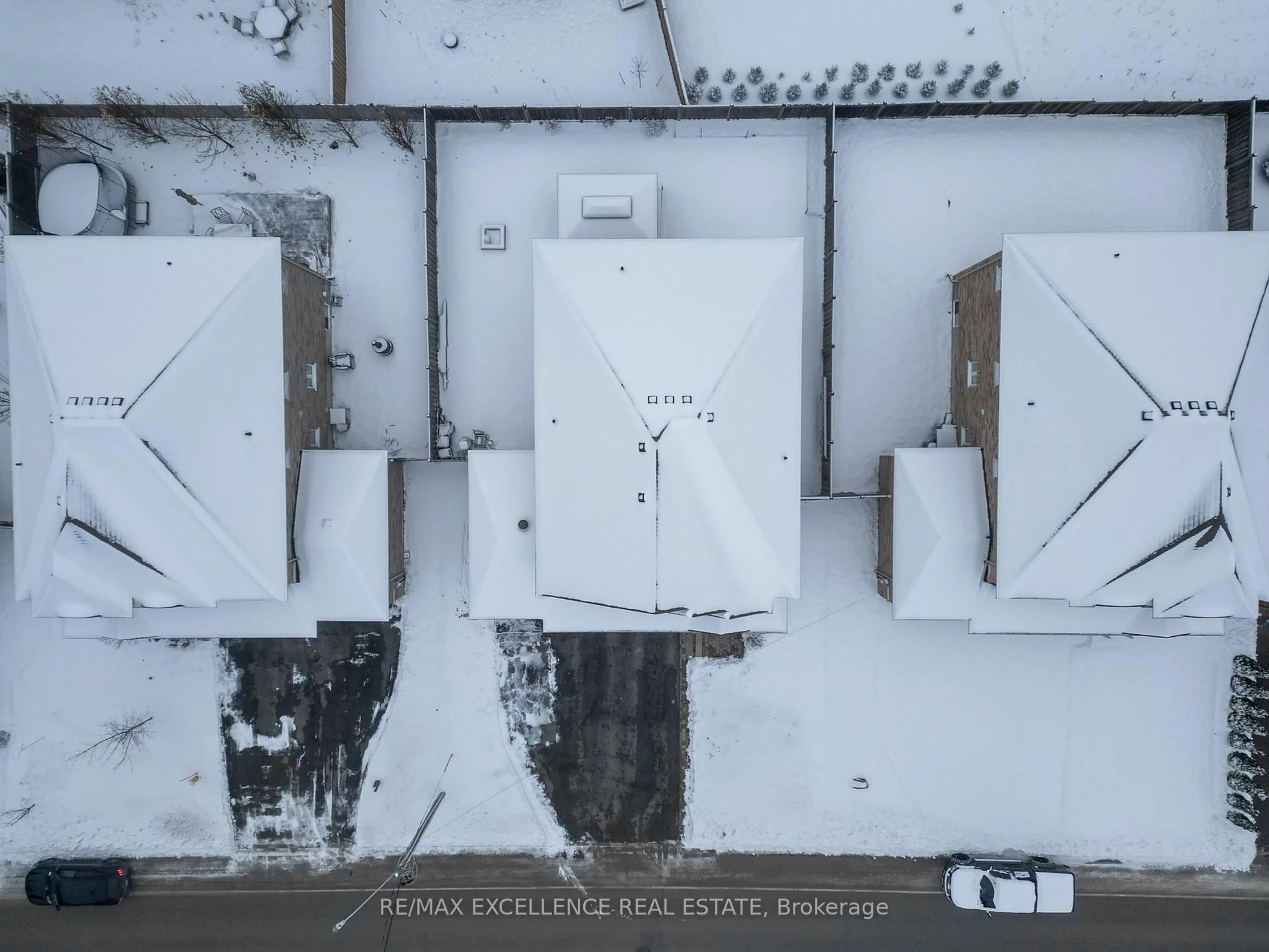 A pic from outside/outdoor area/front of a property/back of a property/a pic from drone, street for 125 Centre St, Essa Ontario L0M 1B0