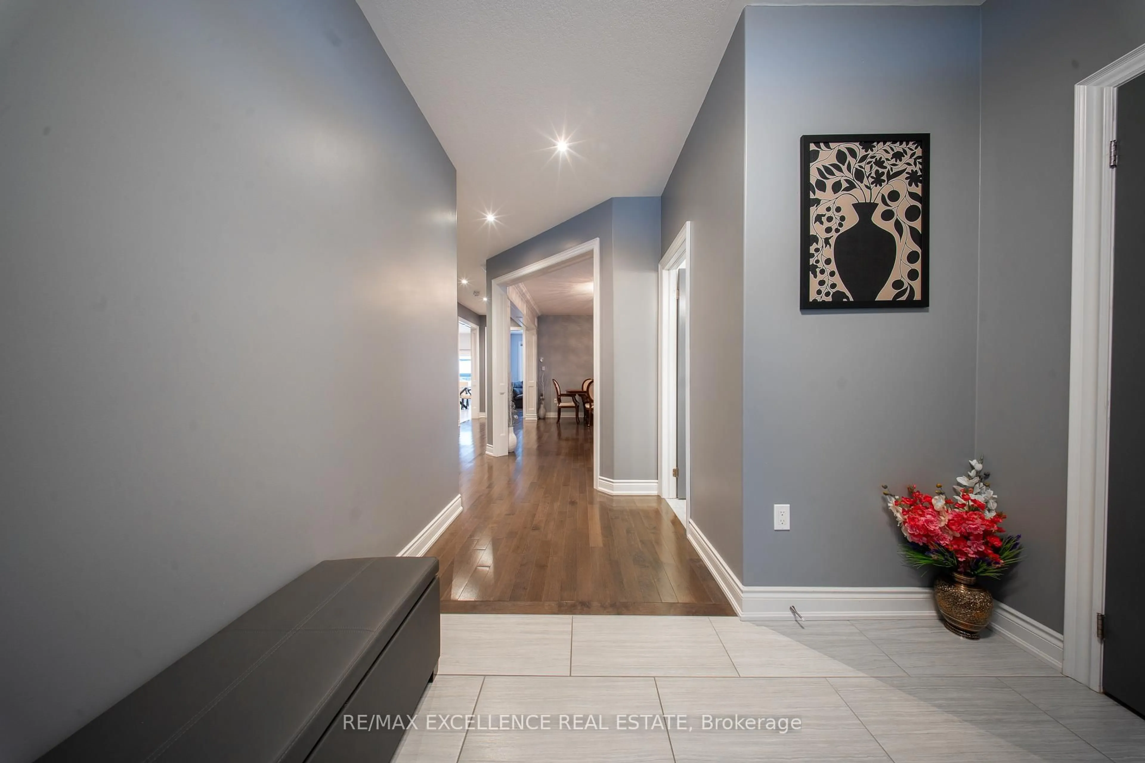 Indoor entryway for 125 Centre St, Essa Ontario L0M 1B0