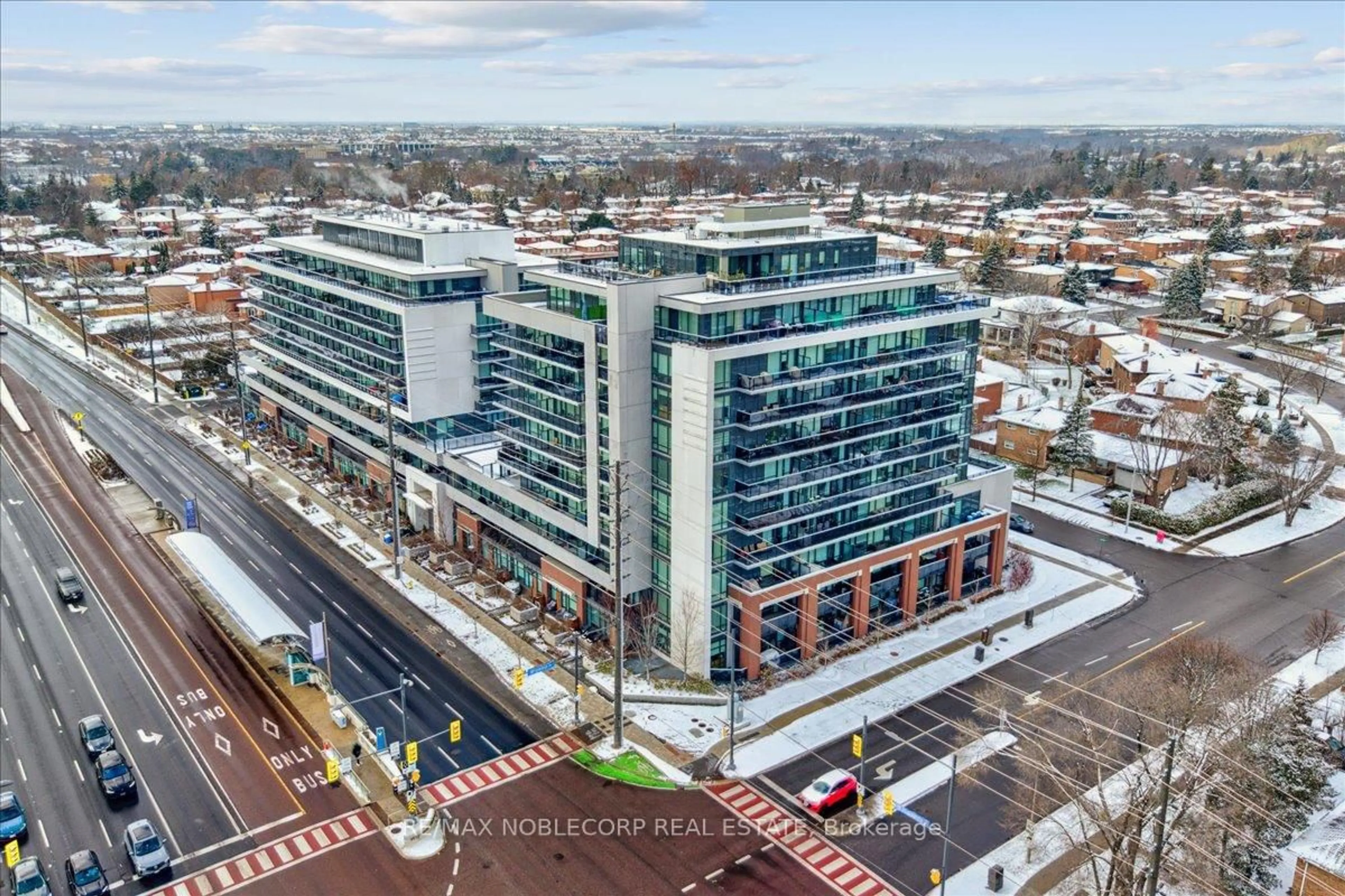 A pic from outside/outdoor area/front of a property/back of a property/a pic from drone, building for 4800 Highway 7 #820, Vaughan Ontario L4L 1H8