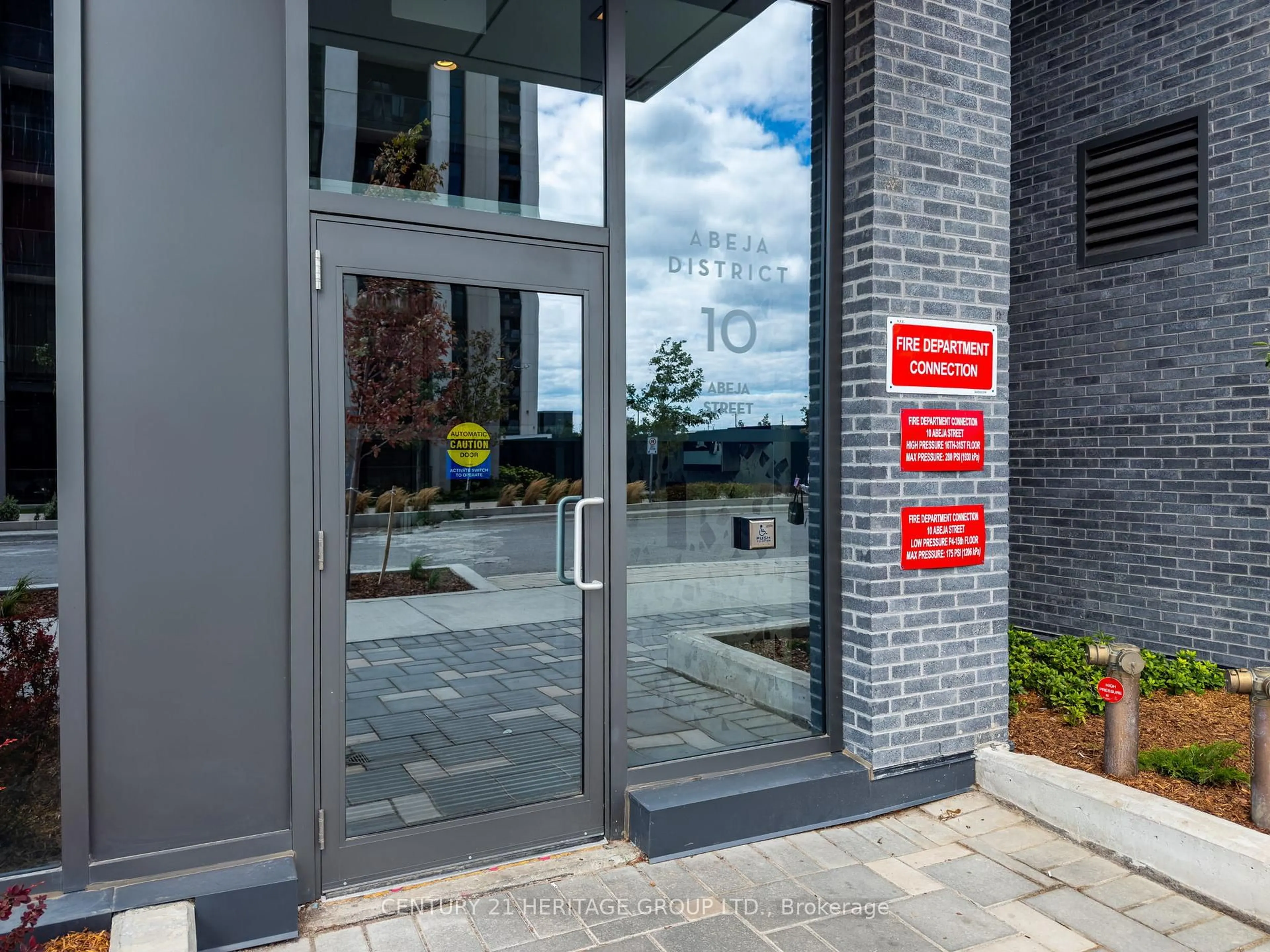 Indoor foyer for 10 Abeja St #2019, Vaughan Ontario L4K 0R4