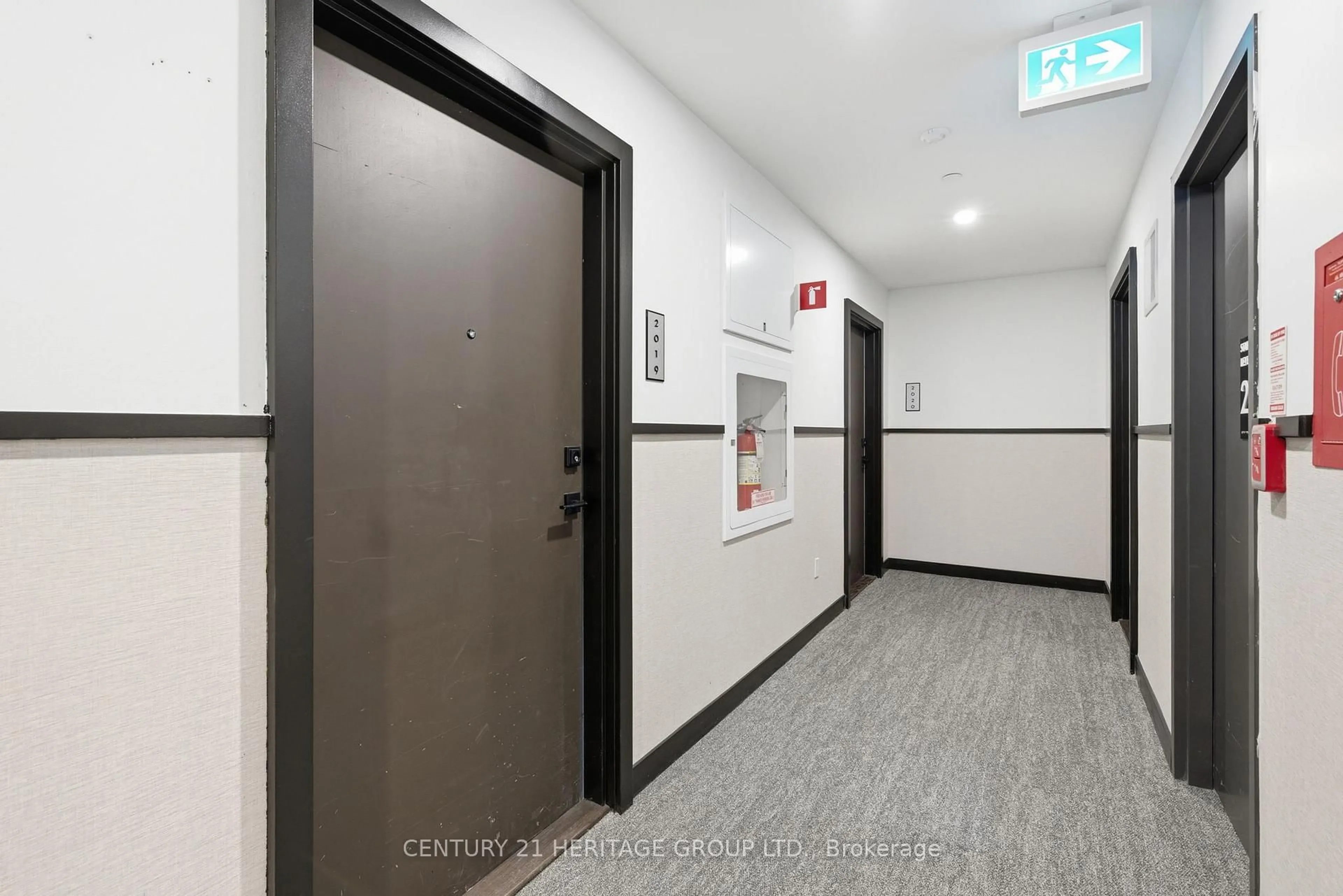 Indoor foyer for 10 Abeja St #2019, Vaughan Ontario L4K 0R4