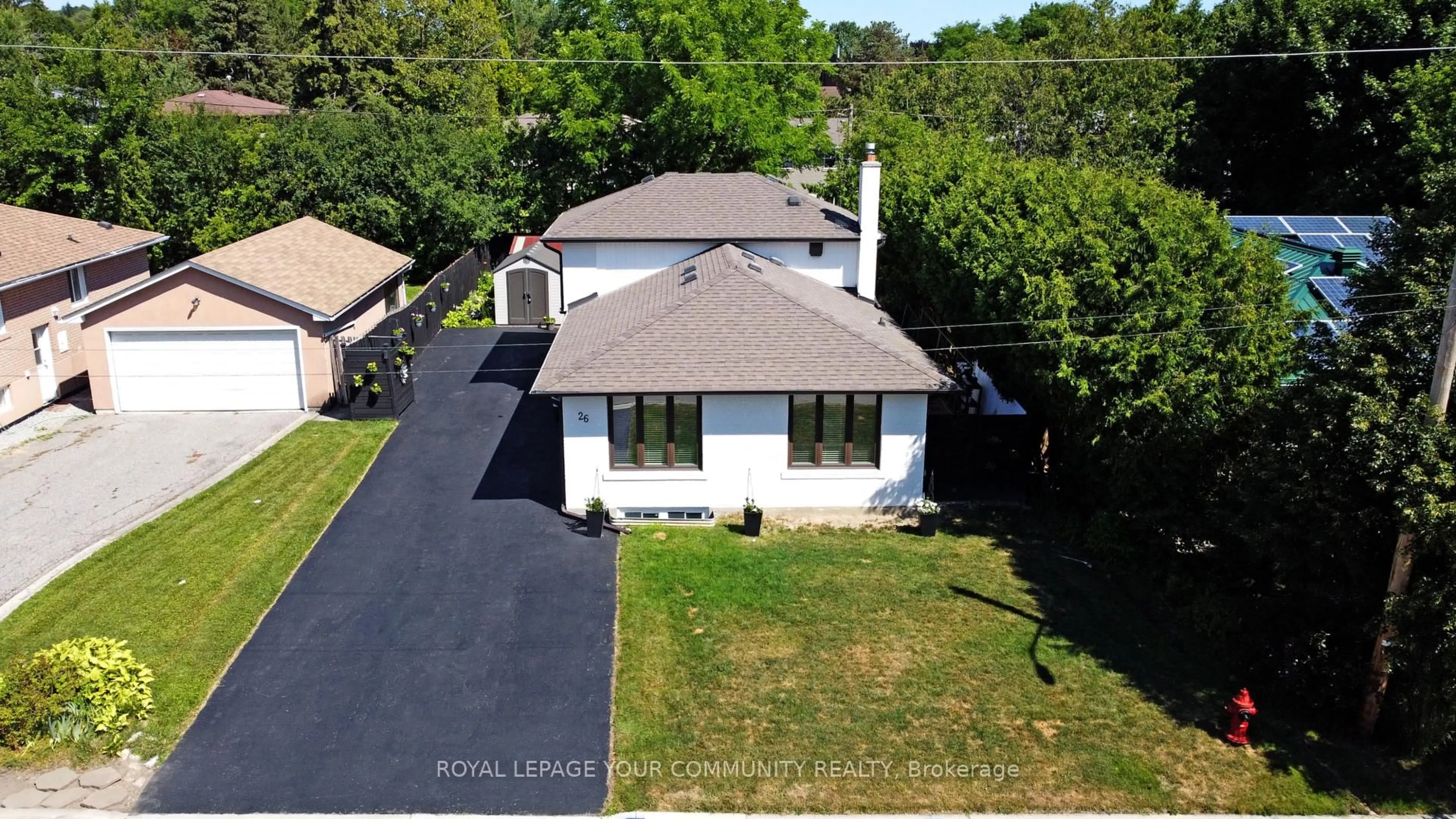 A pic from outside/outdoor area/front of a property/back of a property/a pic from drone, street for 26 Kemano Rd, Aurora Ontario L4G 2Y3
