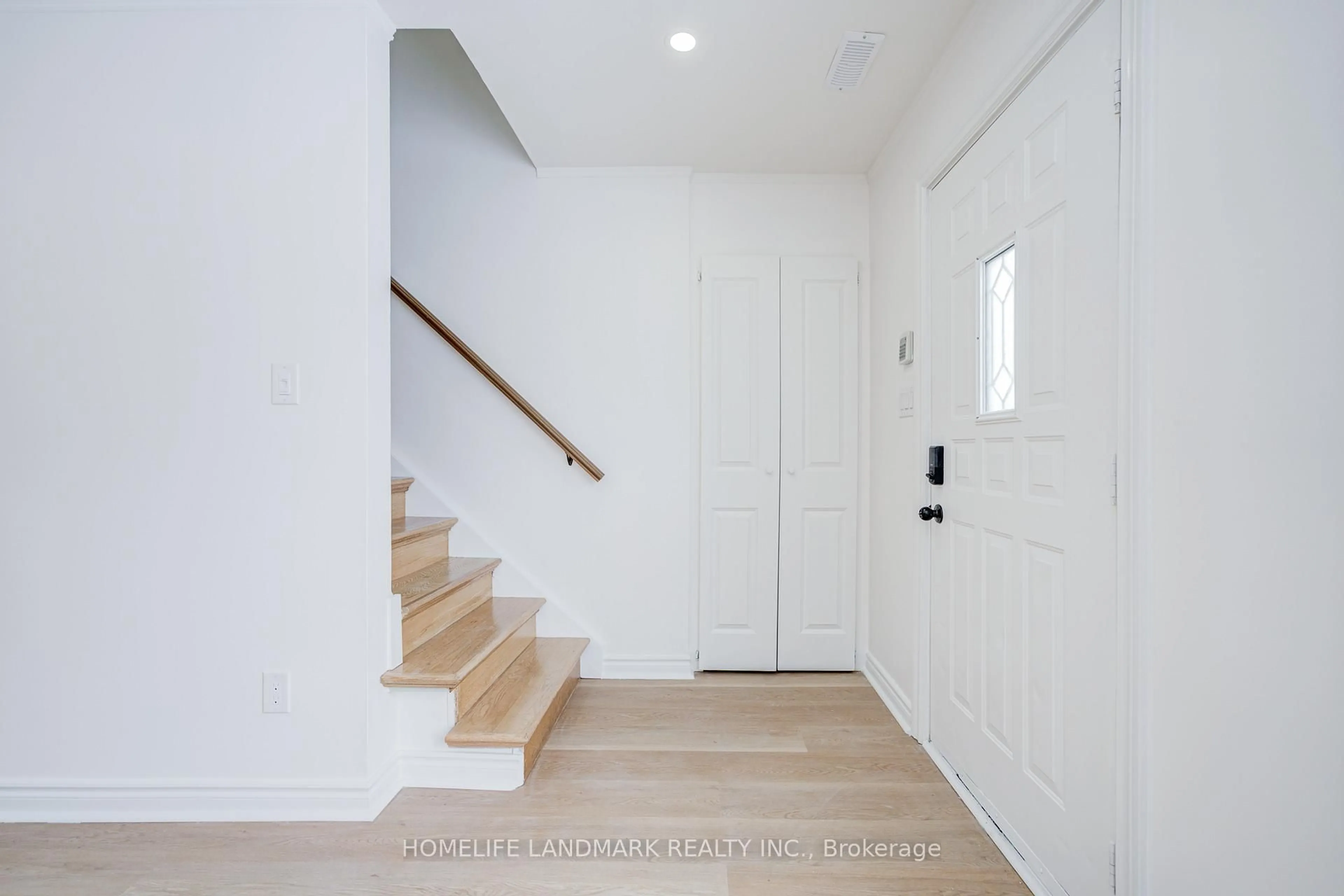 Indoor entryway for 306 TERRACE Dr, Georgina Ontario L4P 2Y8