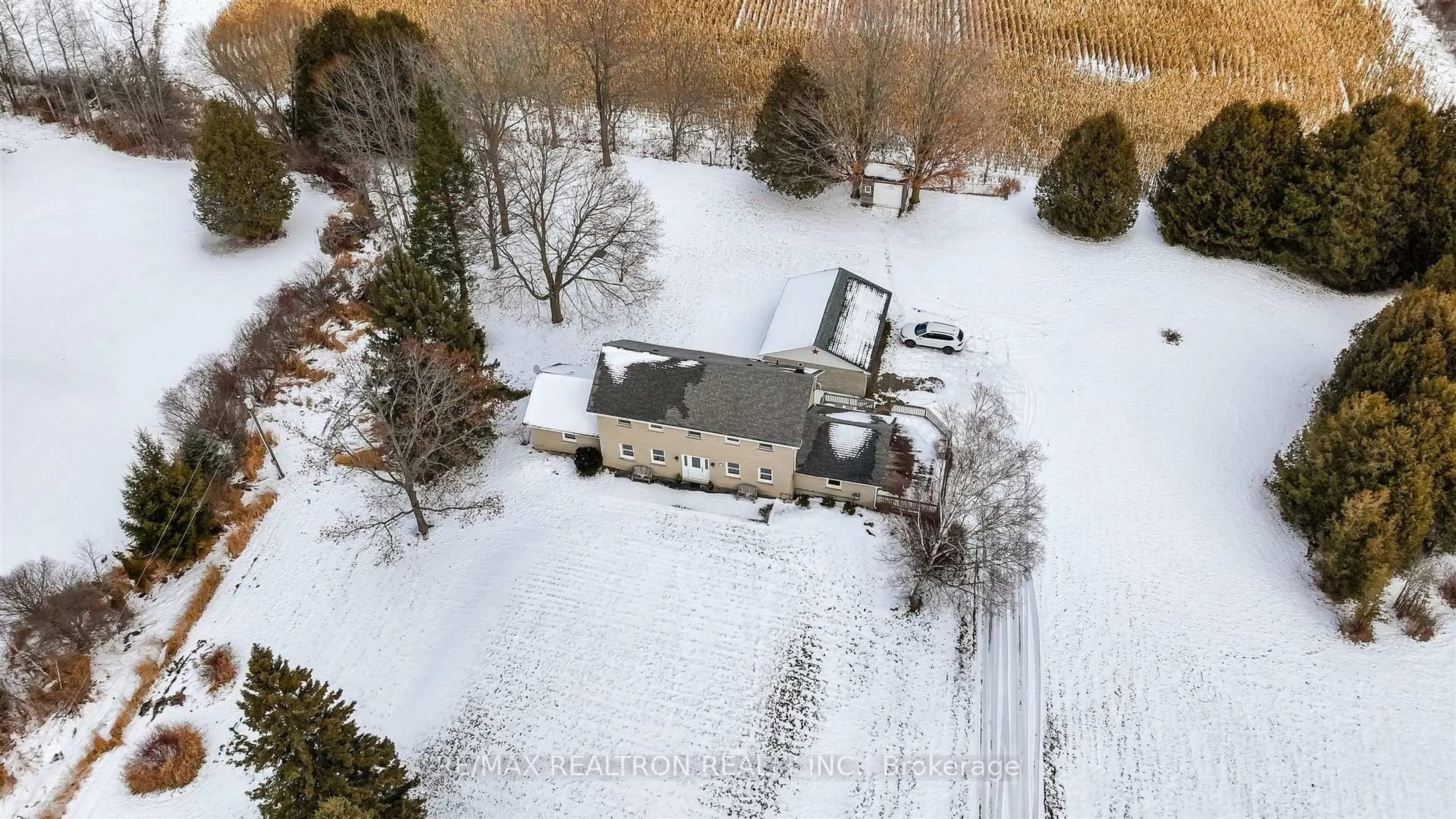 A pic from outside/outdoor area/front of a property/back of a property/a pic from drone, building for 17755 Warden Ave, East Gwillimbury Ontario L0G 1V0