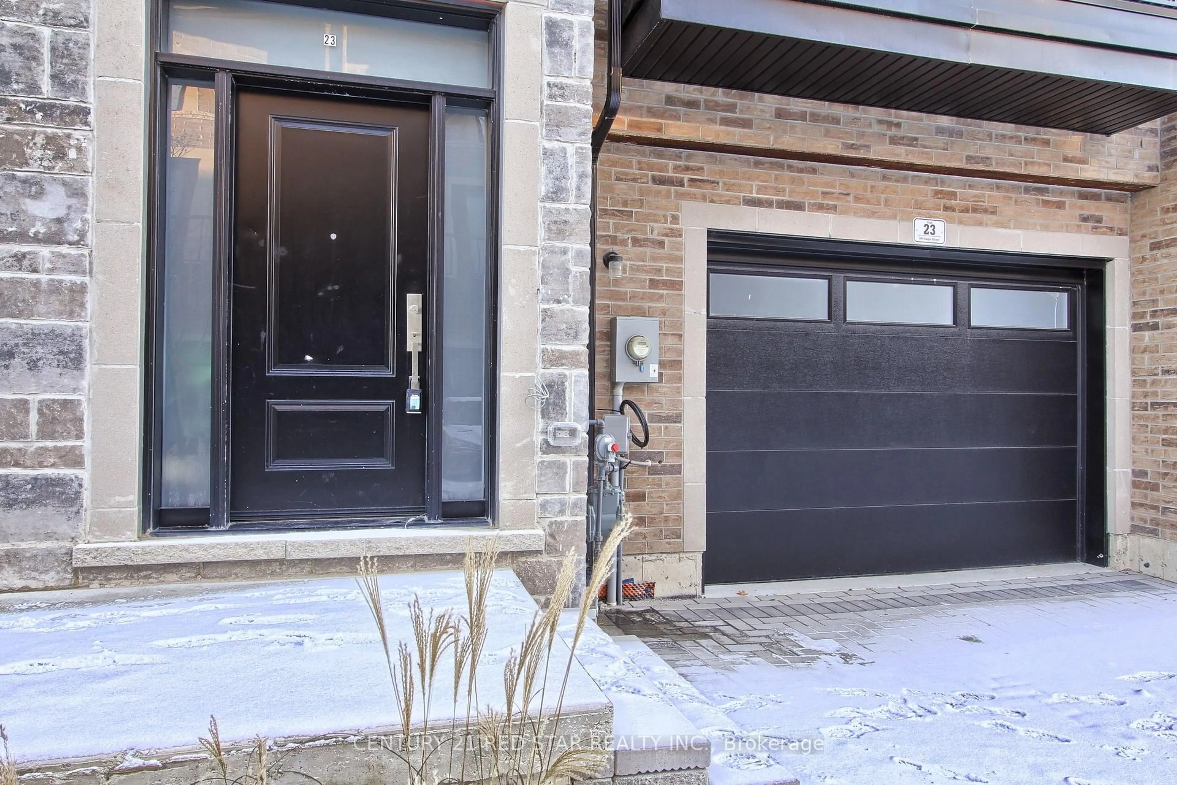 Indoor entryway for 260 Eagle St #23, Newmarket Ontario L3Y 1K1