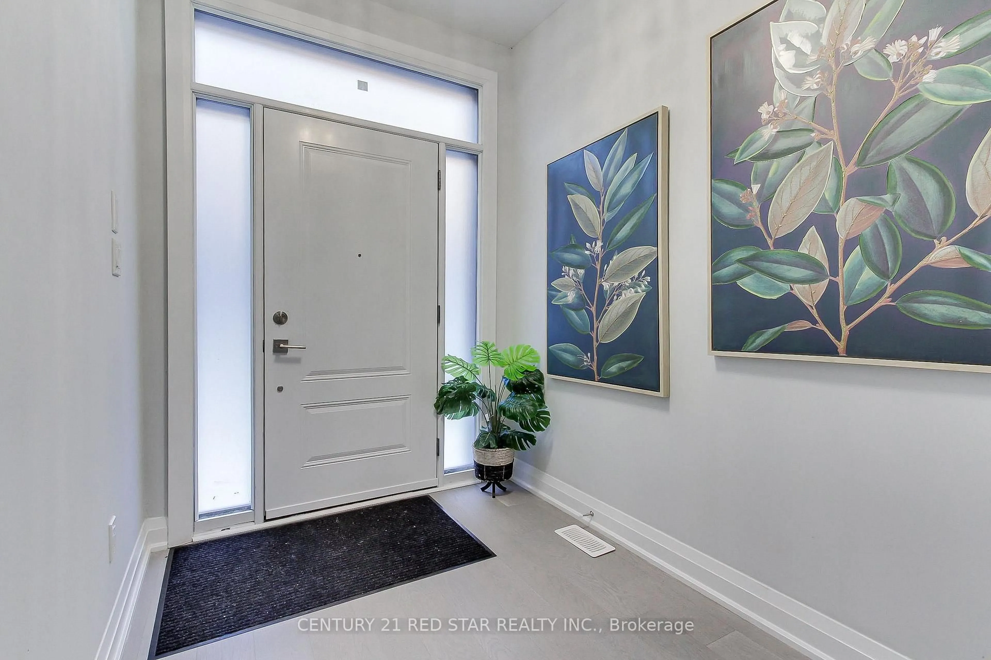 Indoor entryway for 260 Eagle St #23, Newmarket Ontario L3Y 1K1
