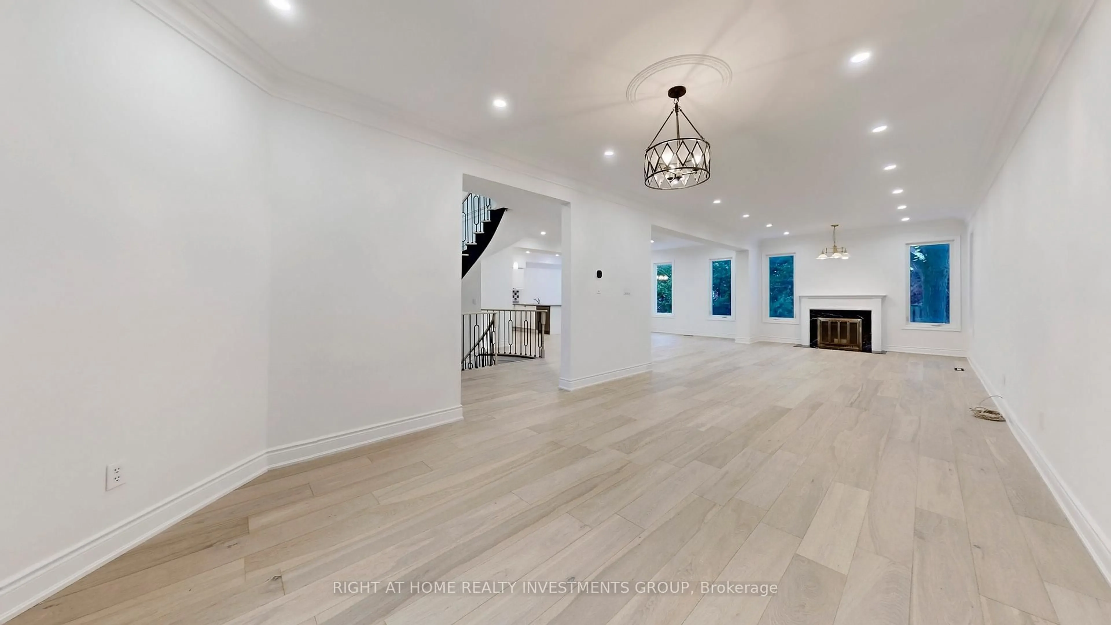 Indoor foyer for 5 Falkland Pl, Richmond Hill Ontario L4C 9P3