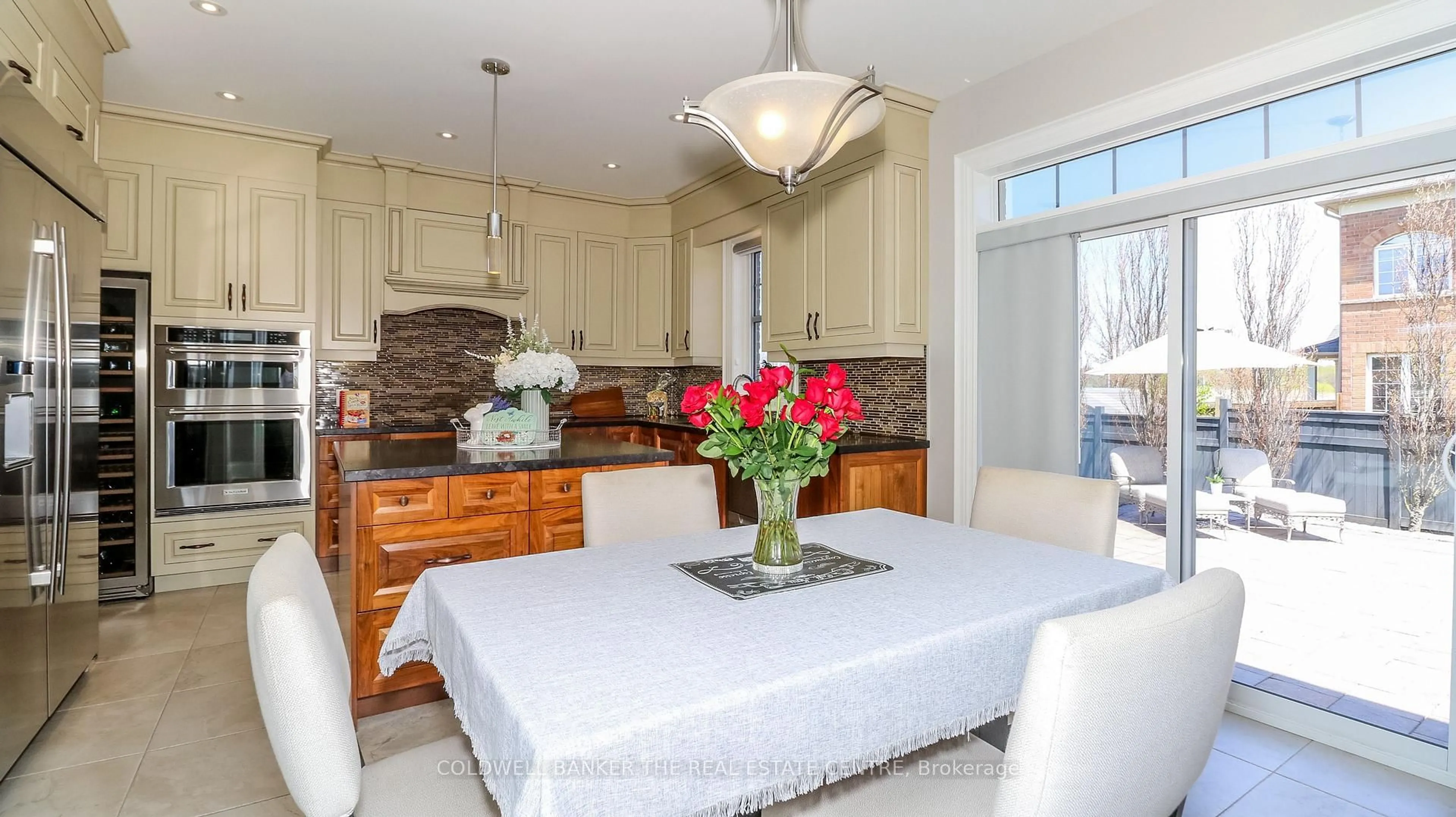 Open concept kitchen, ceramic/tile floor for 59 Leith Dr, Bradford West Gwillimbury Ontario L3Z 0V6