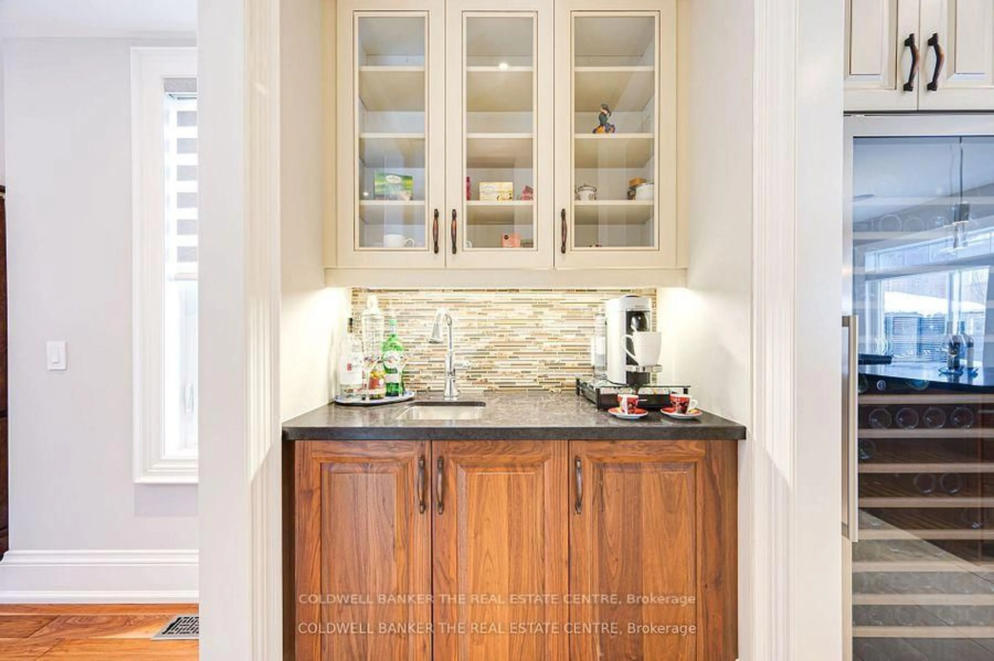 Contemporary kitchen, ceramic/tile floor for 59 Leith Dr, Bradford West Gwillimbury Ontario L3Z 0V6