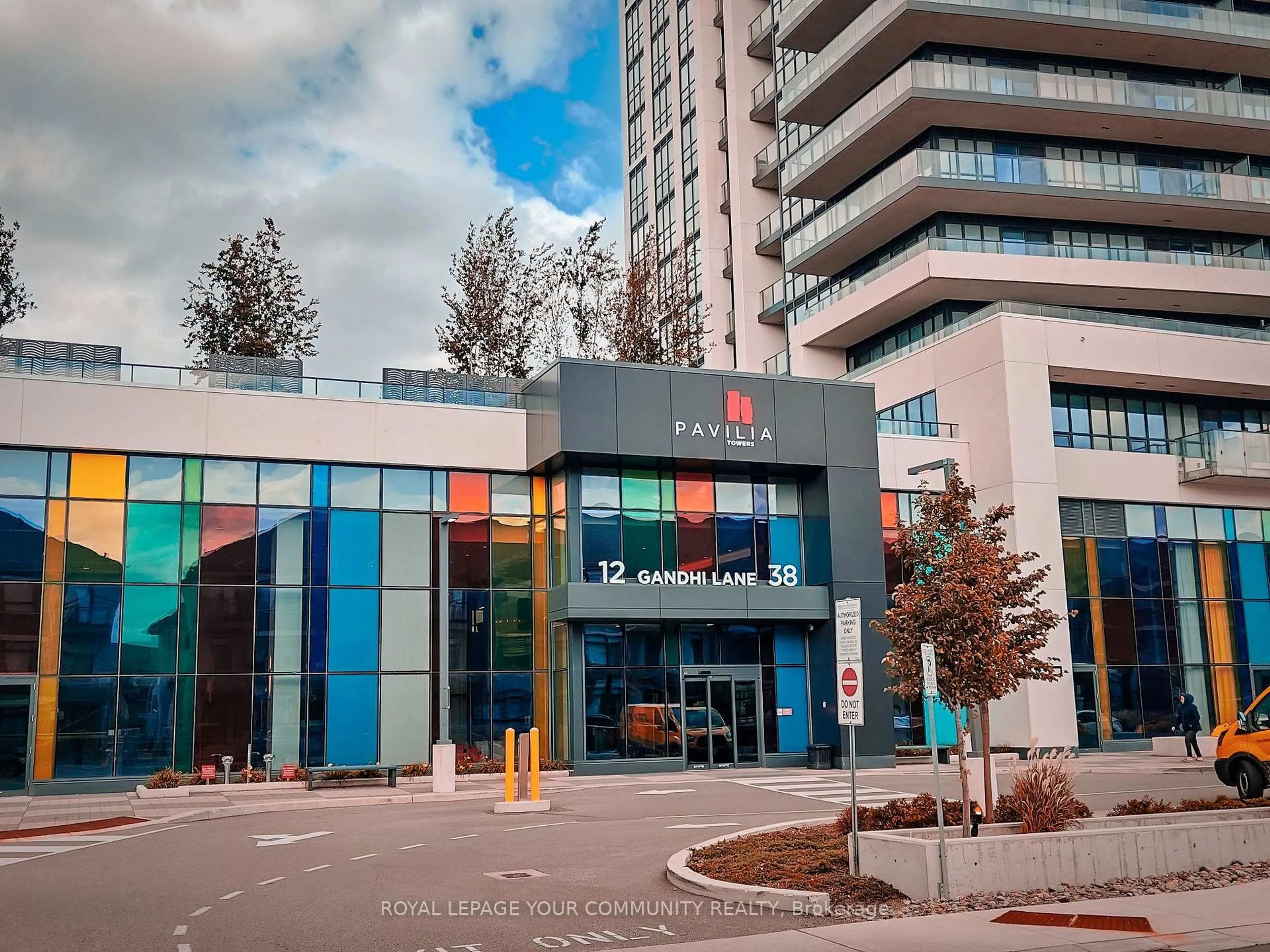 Indoor foyer for 12 Ghandi Lane #2012, Markham Ontario L3T 0G8