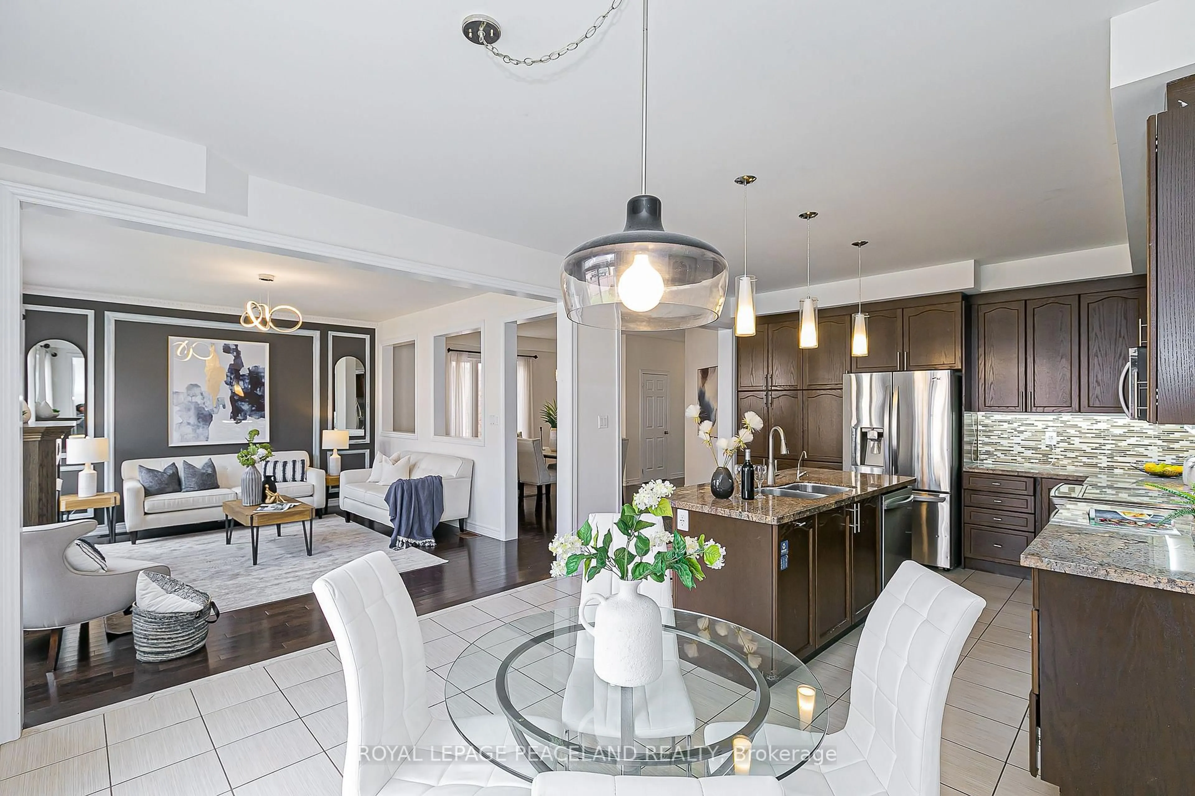 Open concept kitchen, ceramic/tile floor for 10 Pavlova Cres, Richmond Hill Ontario L4E 0V9