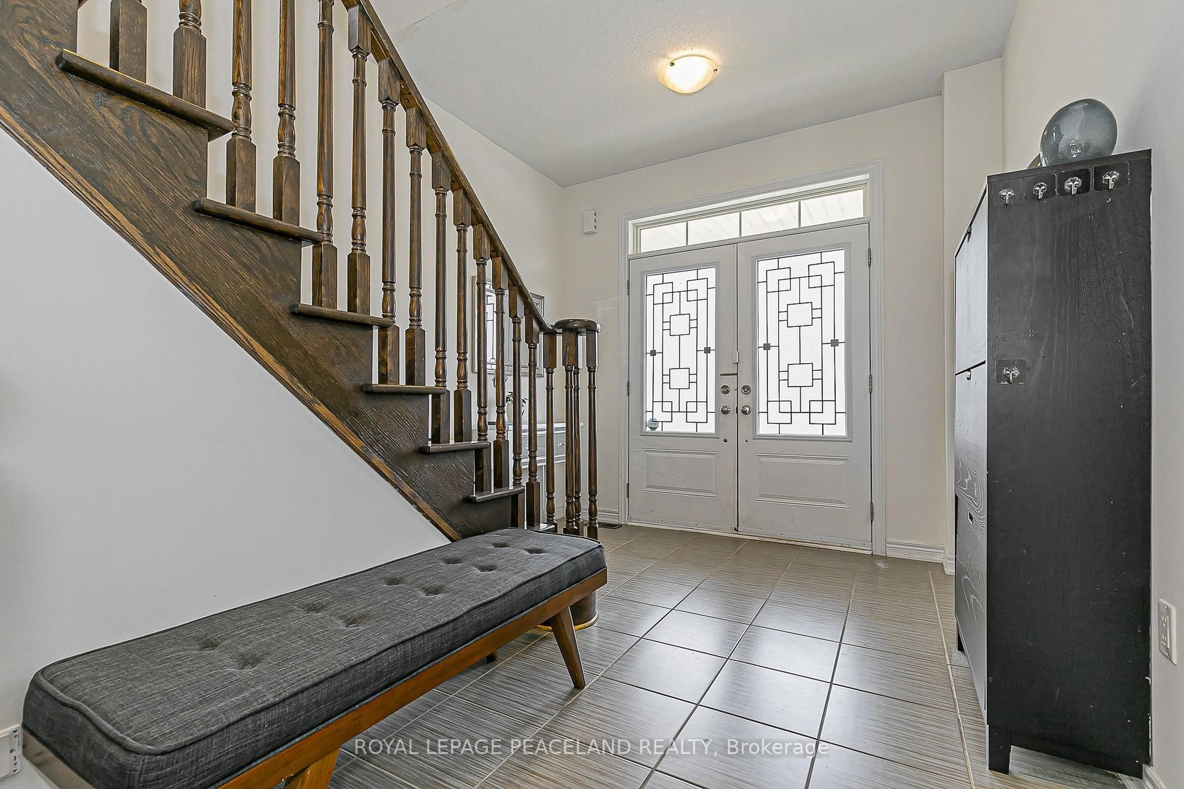 Indoor entryway for 10 Pavlova Cres, Richmond Hill Ontario L4E 0V9