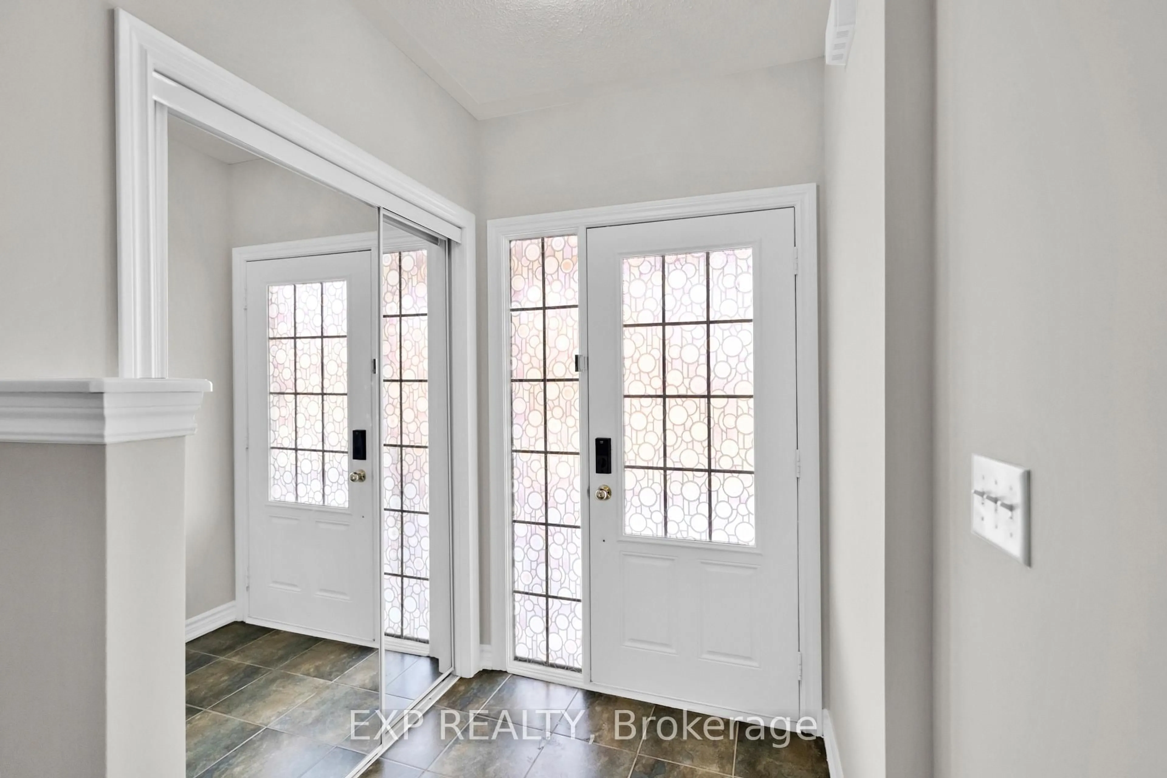 Indoor entryway for 7 Wallwark St, Aurora Ontario L4G 0J2