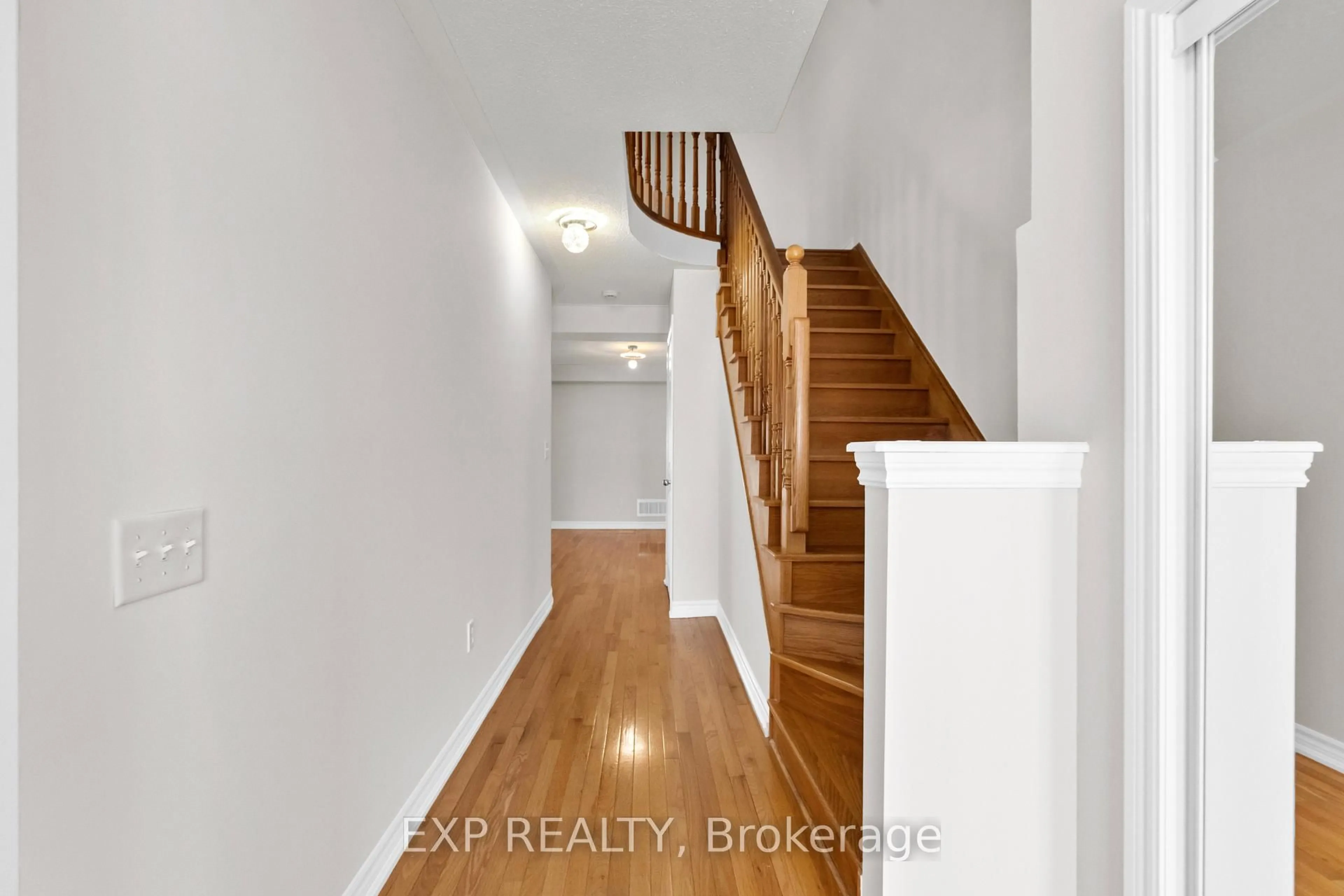 Unknown for 7 Wallwark St, Aurora Ontario L4G 0J2