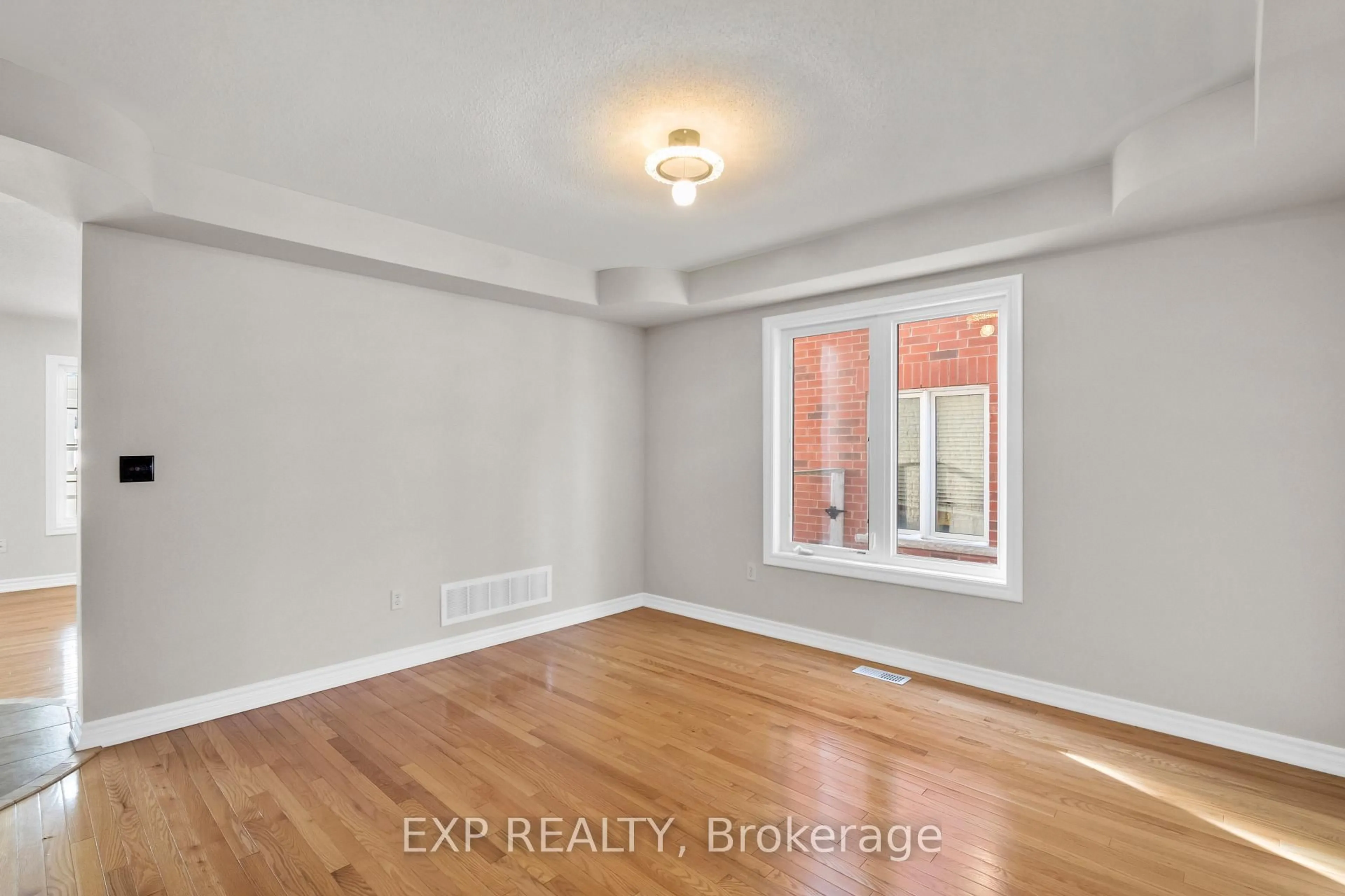 A pic of a room for 7 Wallwark St, Aurora Ontario L4G 0J2