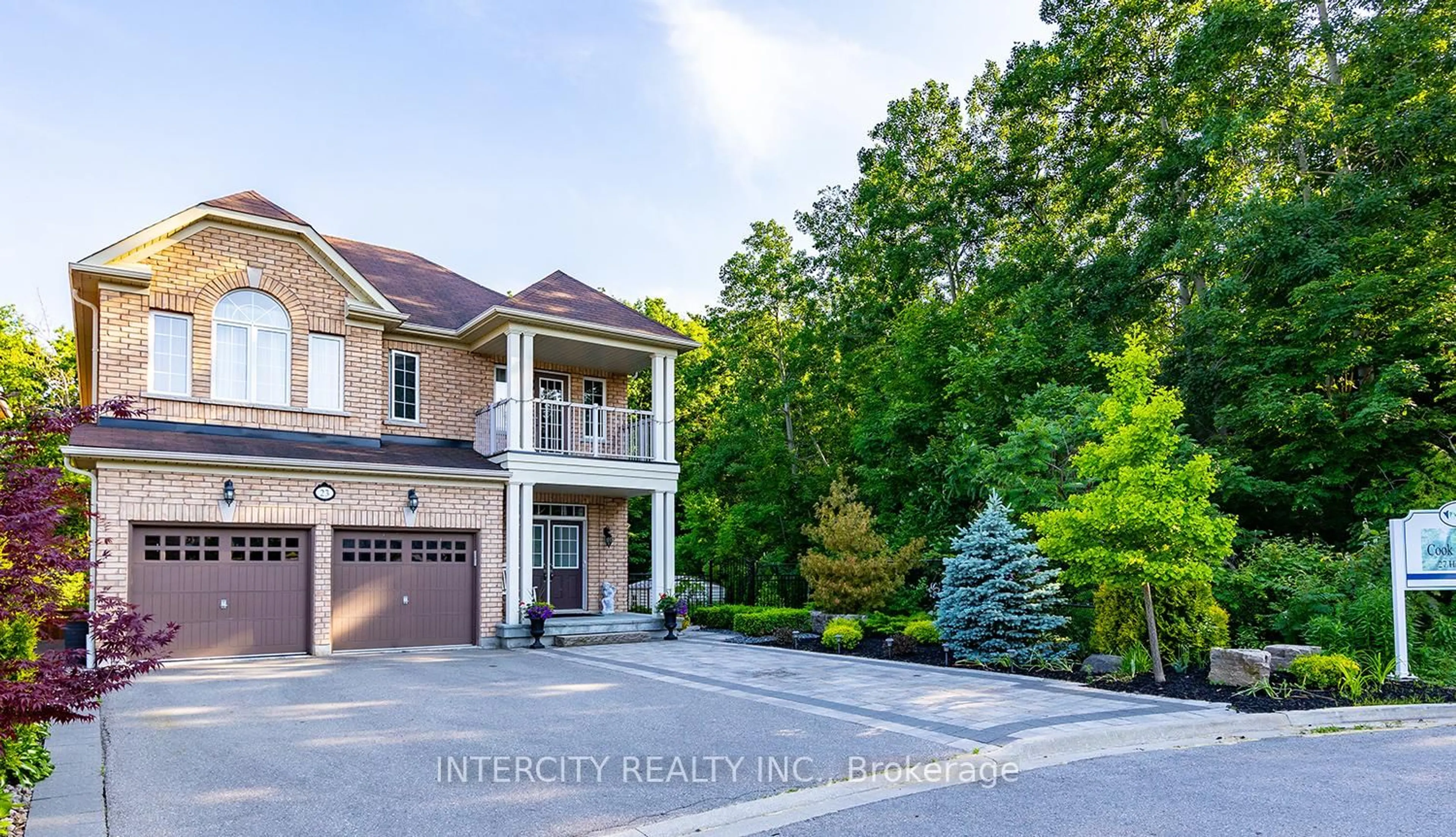 A pic from outside/outdoor area/front of a property/back of a property/a pic from drone, street for 23 Halo Crt, Vaughan Ontario L6A 4L3