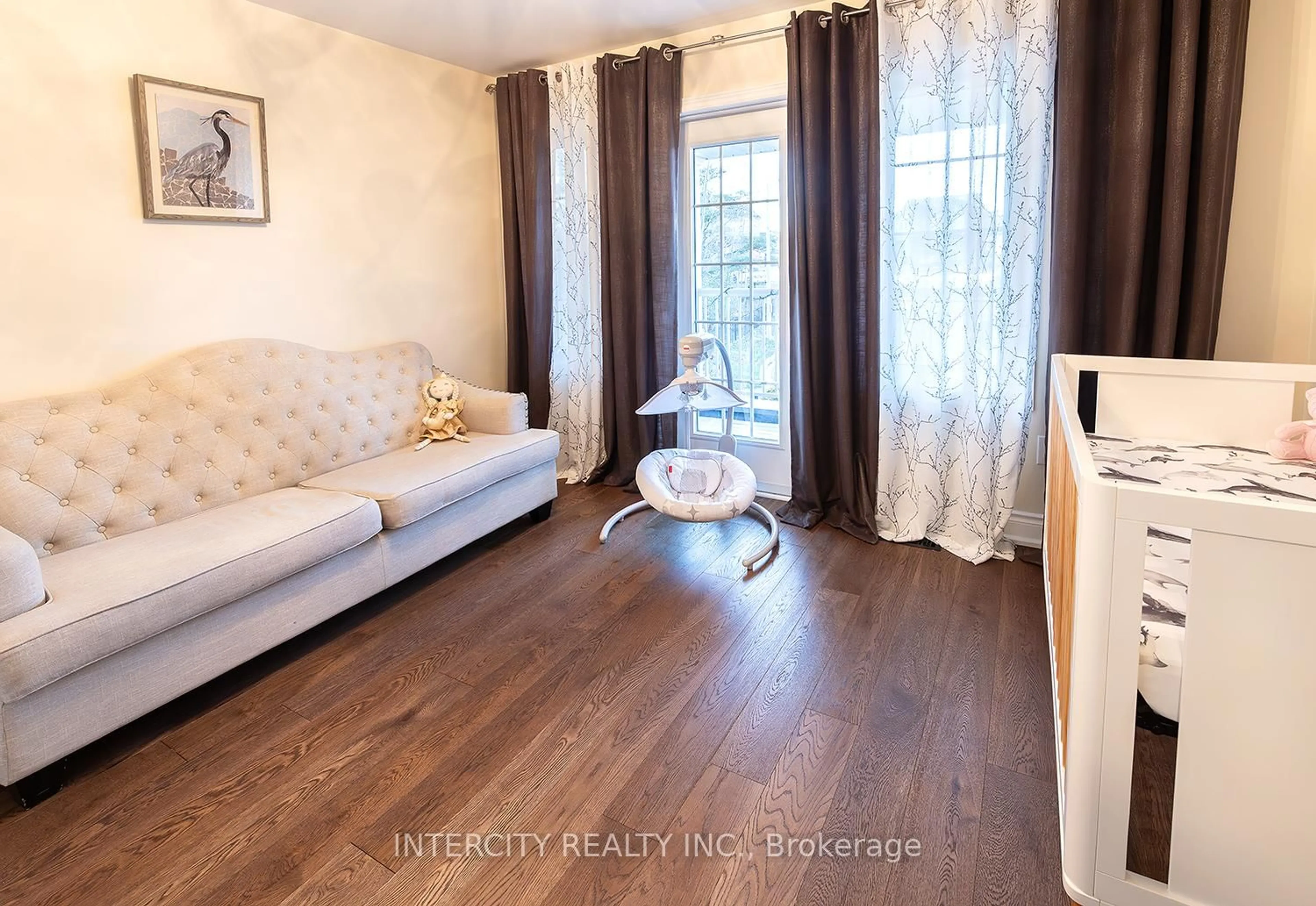 Living room with furniture, wood/laminate floor for 23 Halo Crt, Vaughan Ontario L6A 4L3