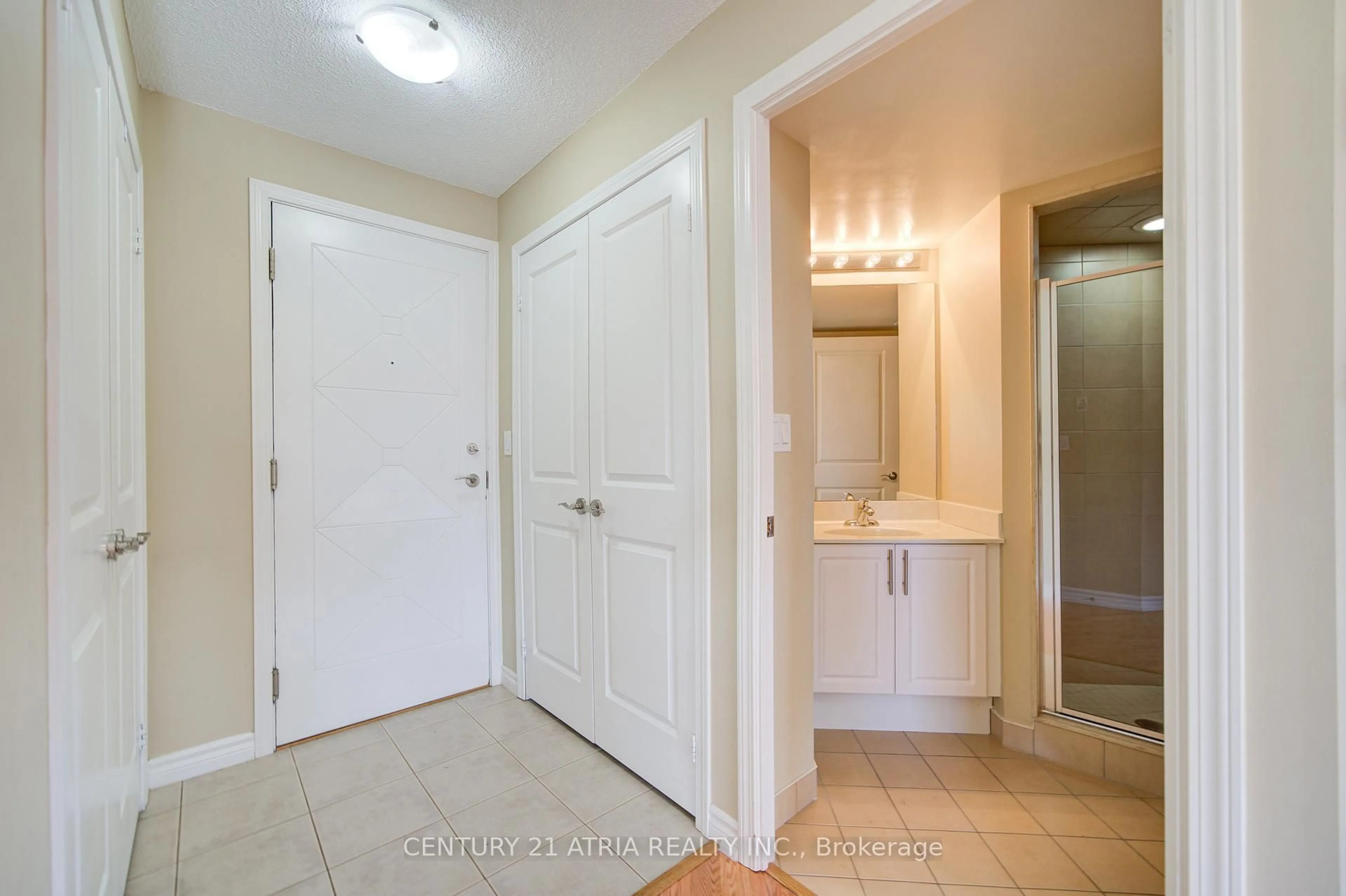 Indoor entryway for 18 Harding Blvd #308, Richmond Hill Ontario L4C 0T3