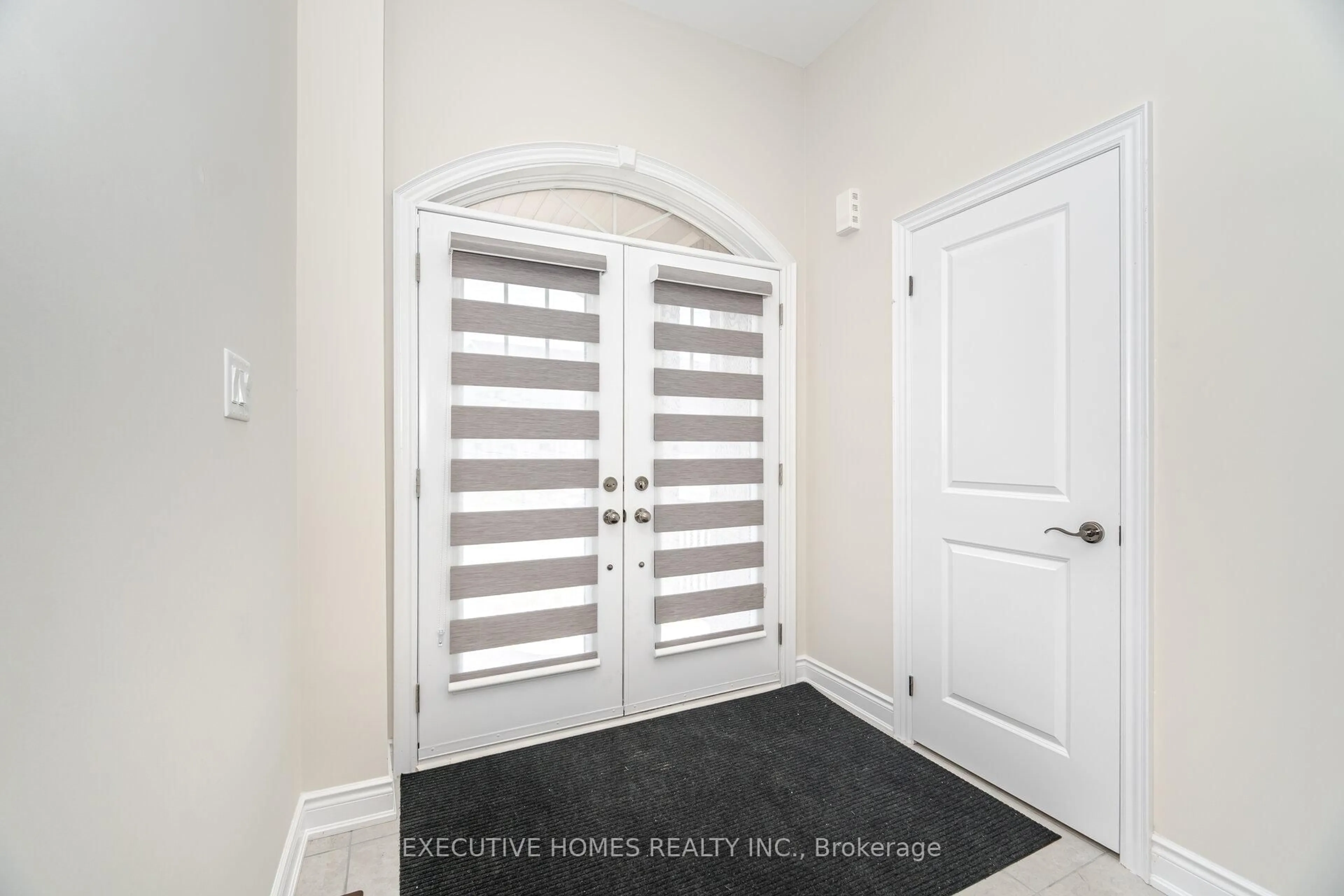 Indoor entryway for 6 Mac Campbell Way, Bradford West Gwillimbury Ontario L3Z 4M7