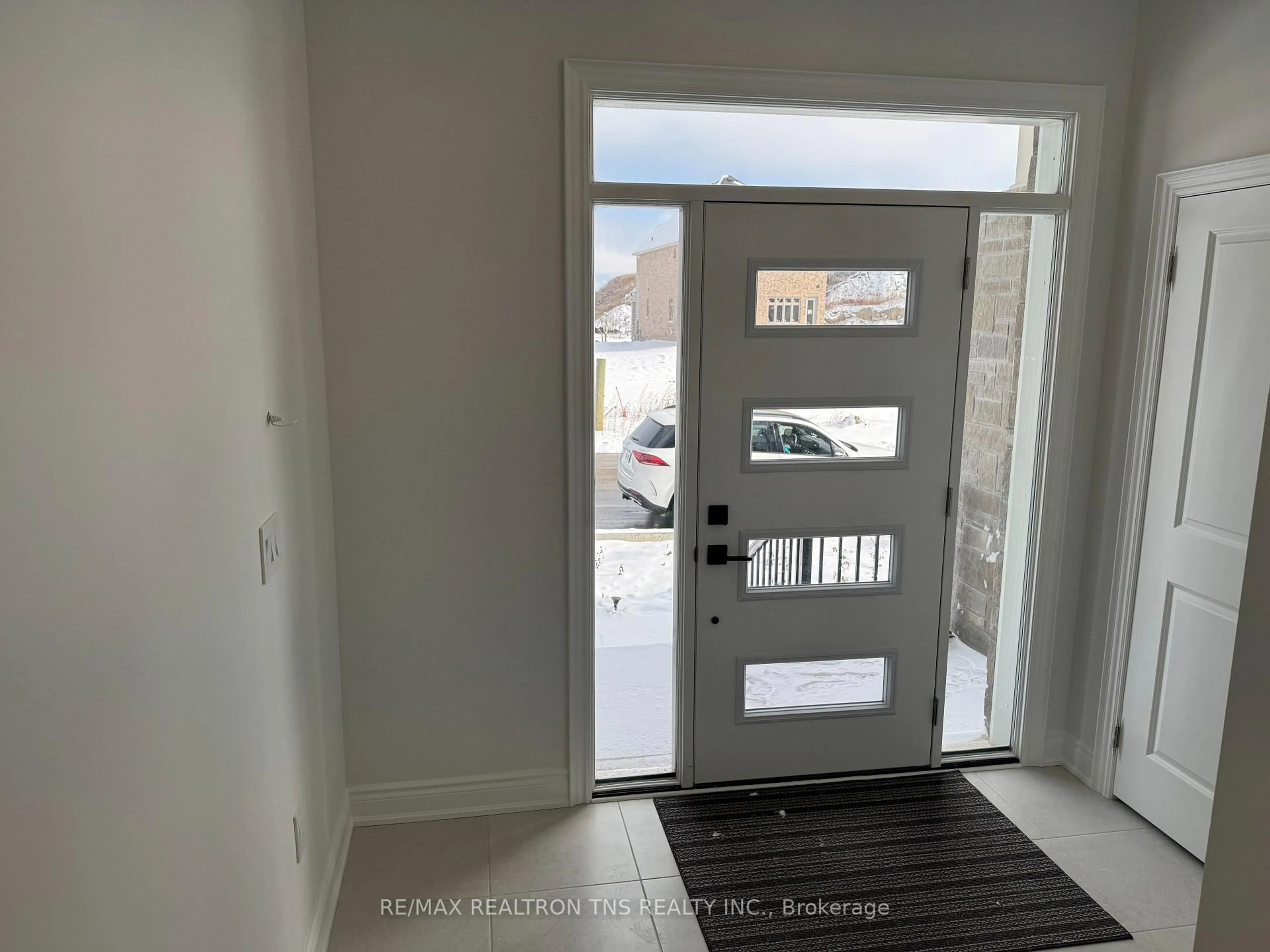 Indoor entryway for 32 Furon St, Richmond Hill Ontario L4E 1M9