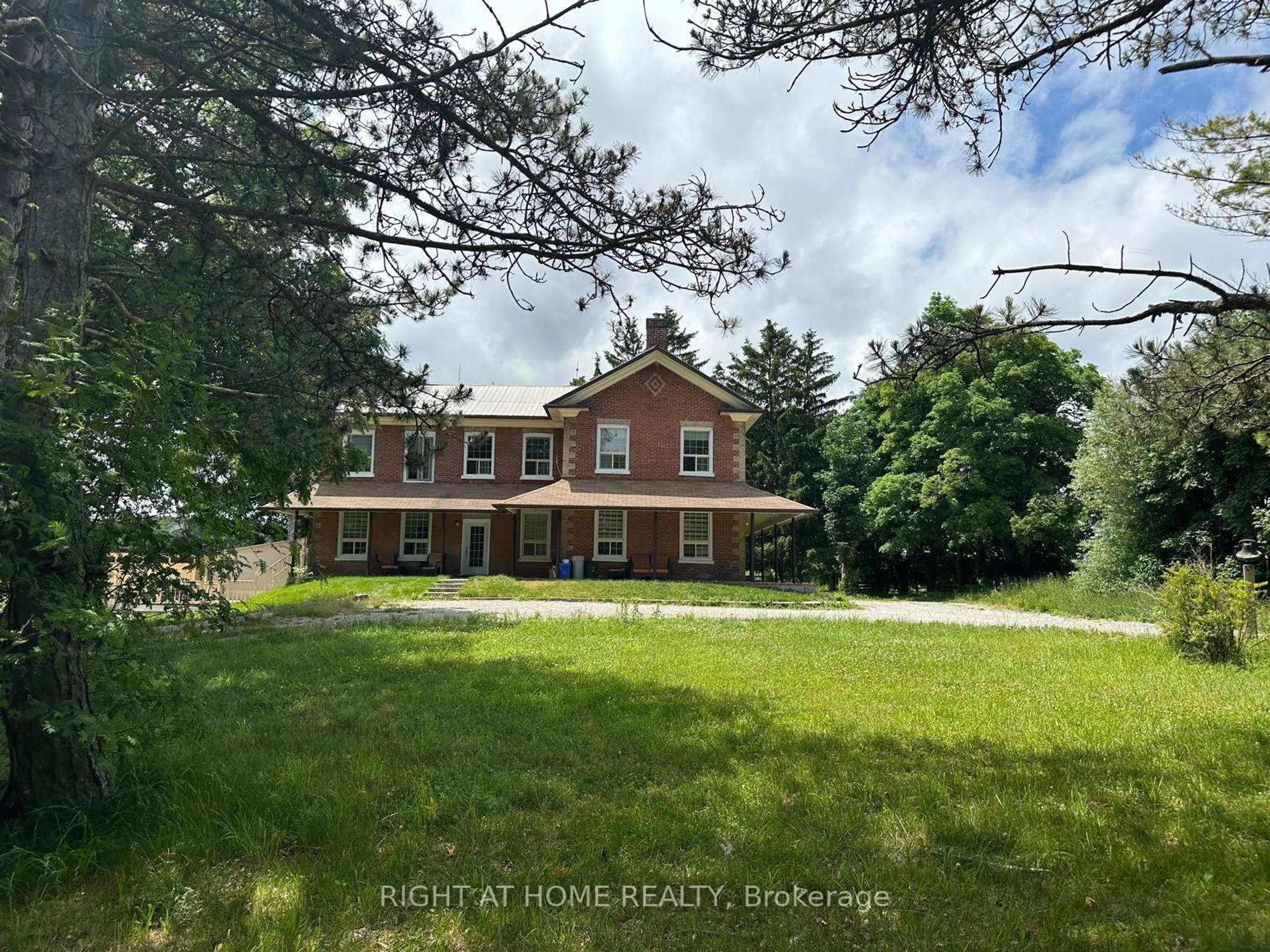 A pic from outside/outdoor area/front of a property/back of a property/a pic from drone, unknown for 17400 10th Concession, King Ontario L0G 1T0