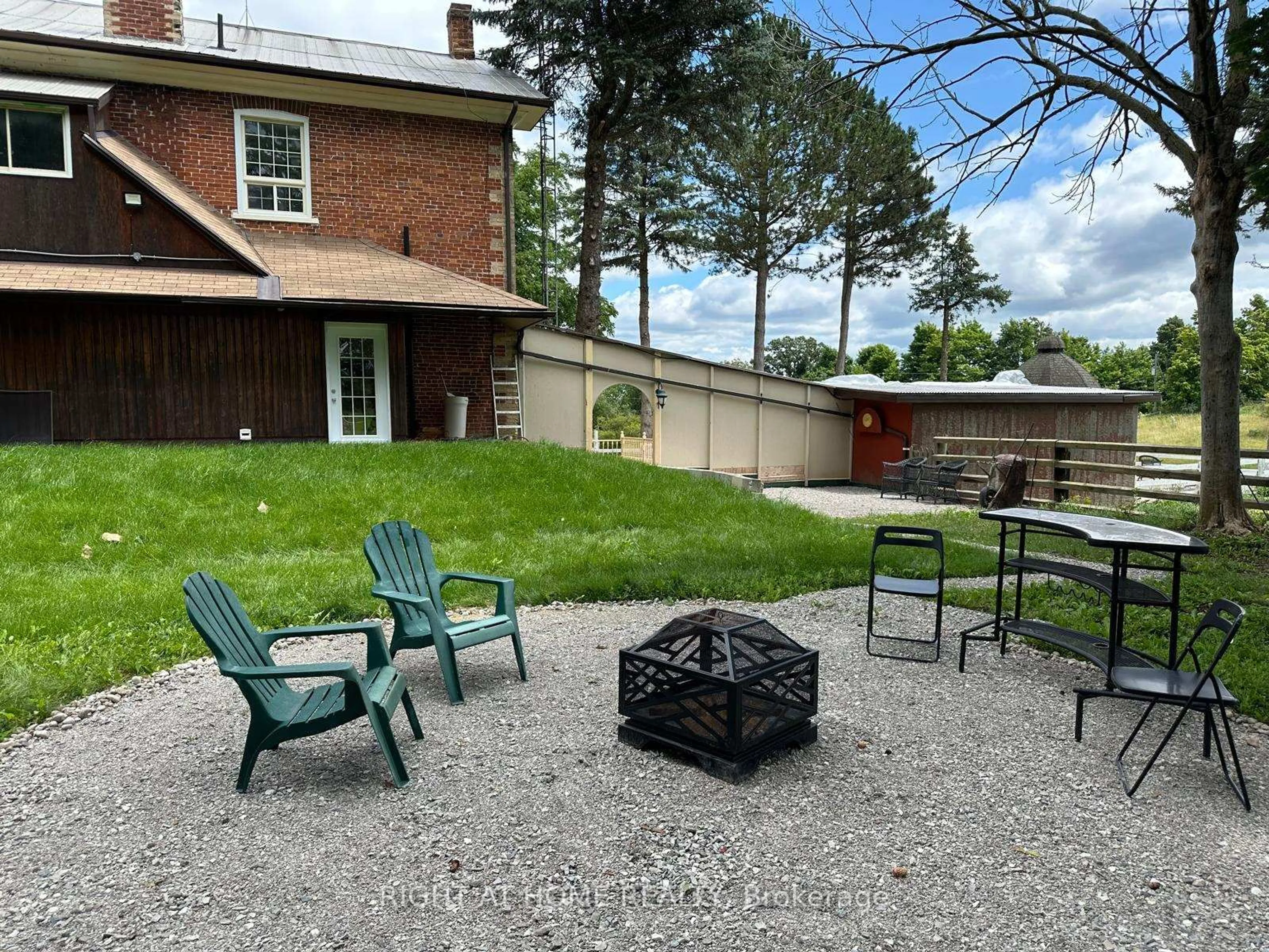 Patio, unknown for 17400 10th Concession, King Ontario L0G 1T0