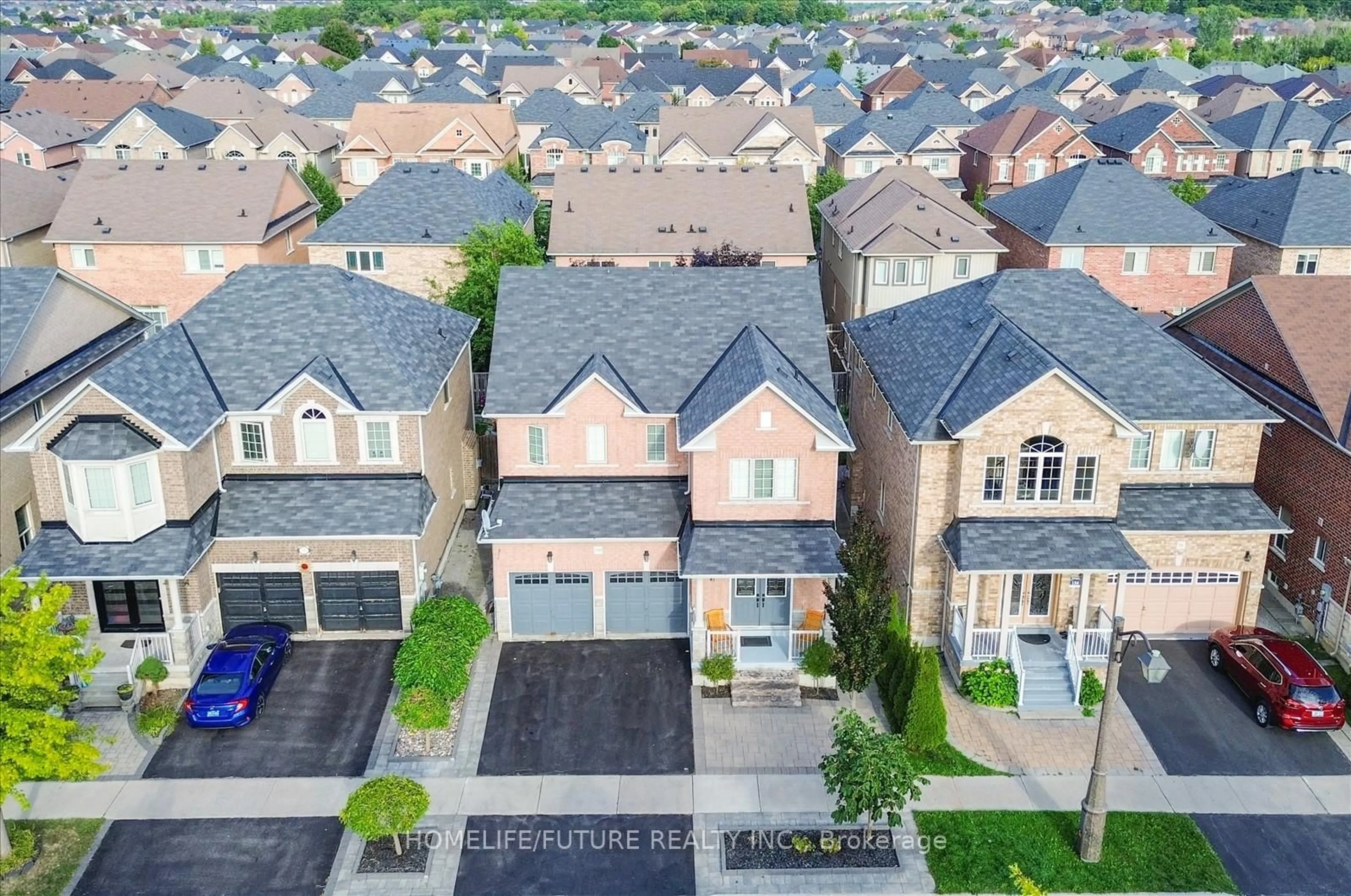 A pic from outside/outdoor area/front of a property/back of a property/a pic from drone, street for 100 James Mccullough Rd, Whitchurch-Stouffville Ontario L4A 0Z2