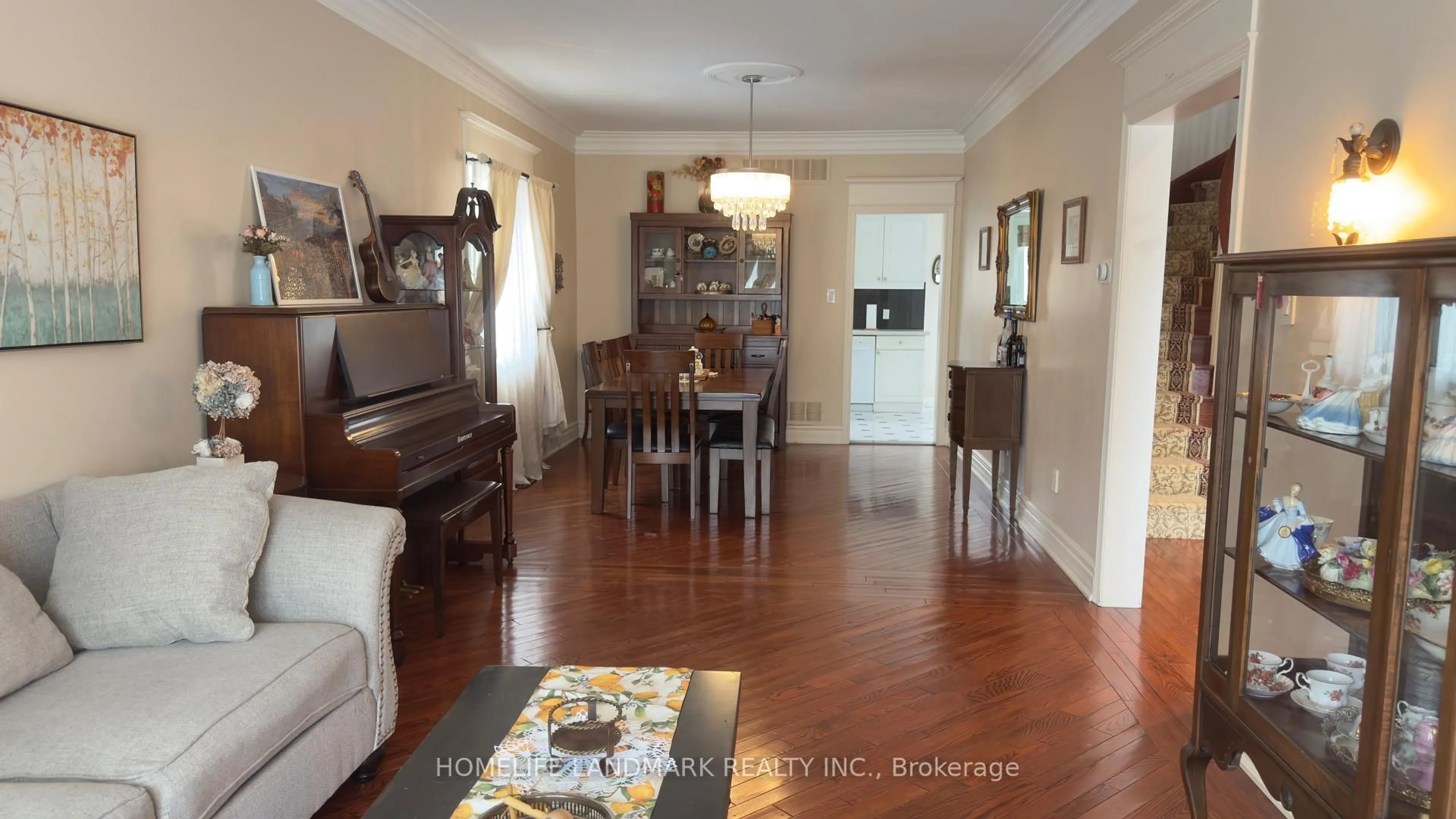 Dining room, wood/laminate floor for 136 Worth Blvd, Vaughan Ontario L4J 7V5