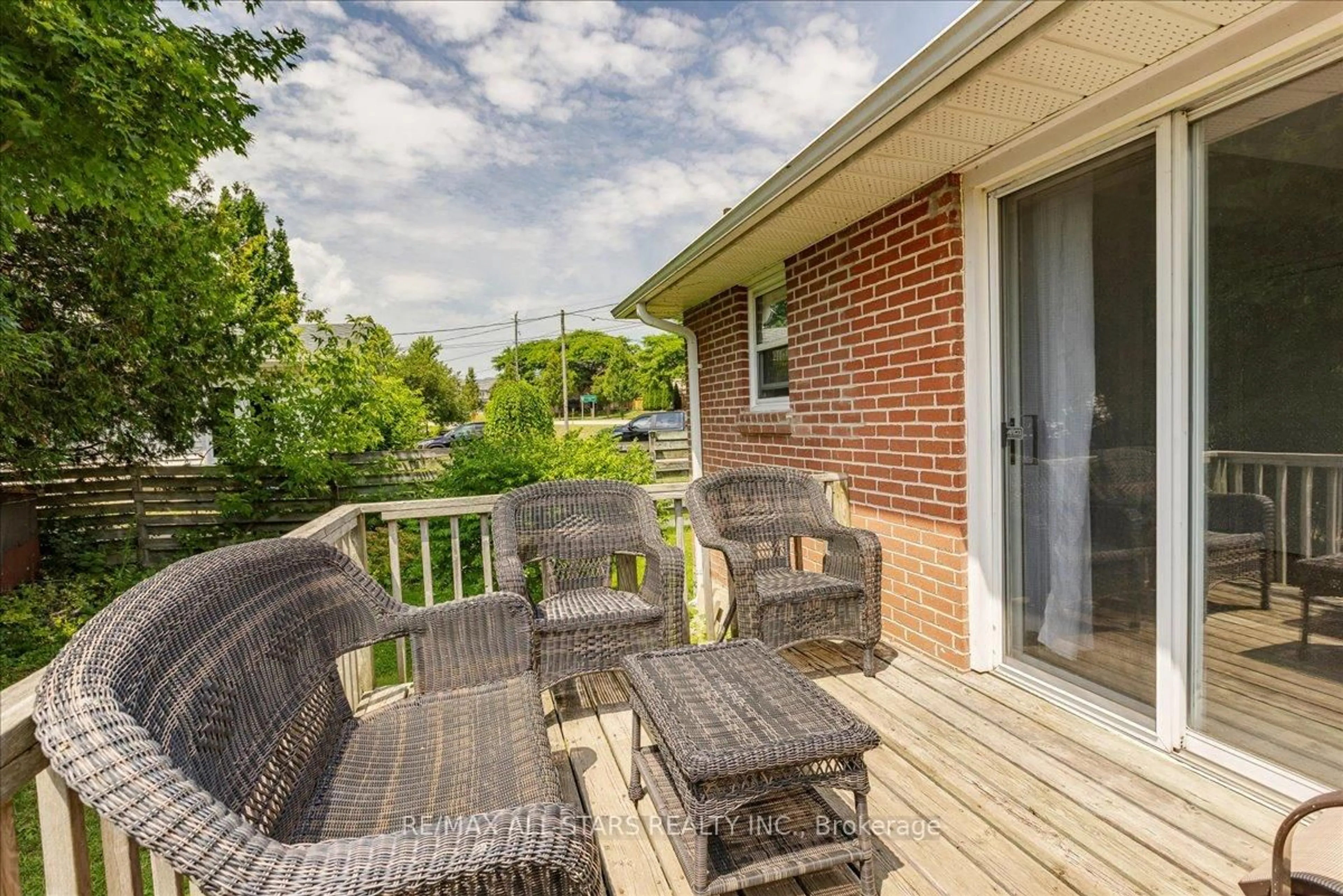 Patio, water/lake/river/ocean view for 84 Metro Rd, Georgina Ontario L4P 1C4