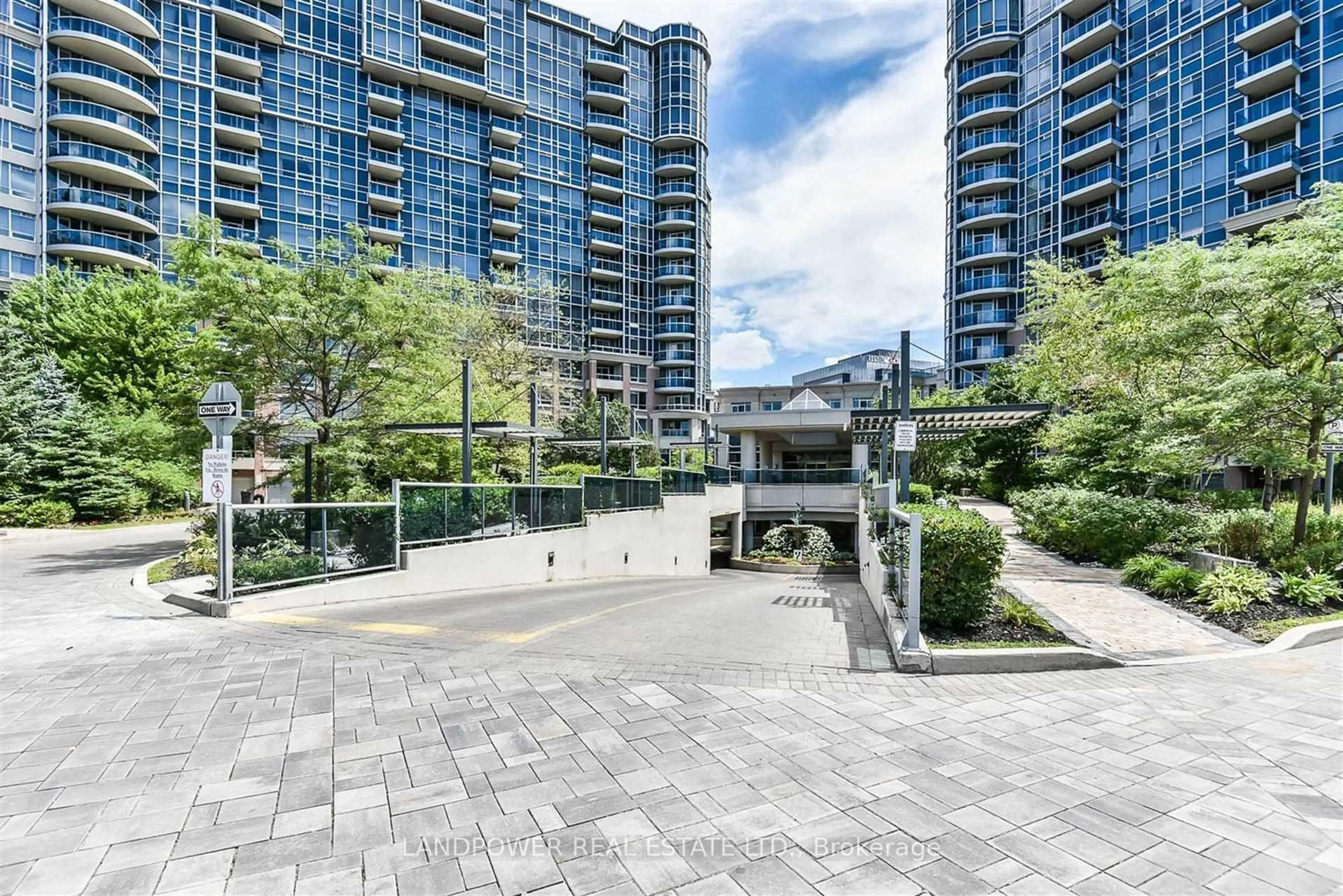 Patio, unknown for 23 Cox Blvd #972, Markham Ontario L3R 7Z9