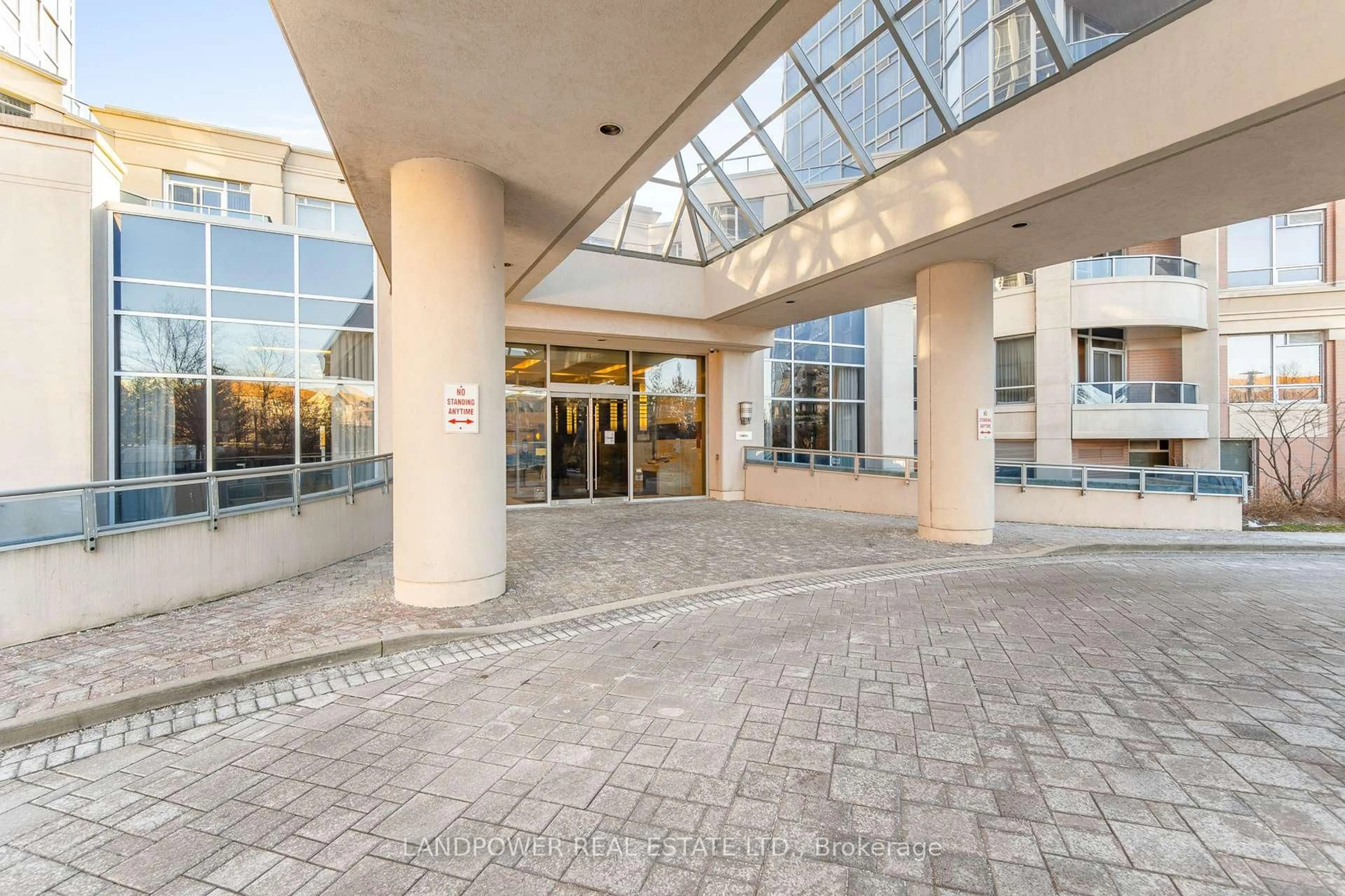 Indoor foyer for 23 Cox Blvd #972, Markham Ontario L3R 7Z9