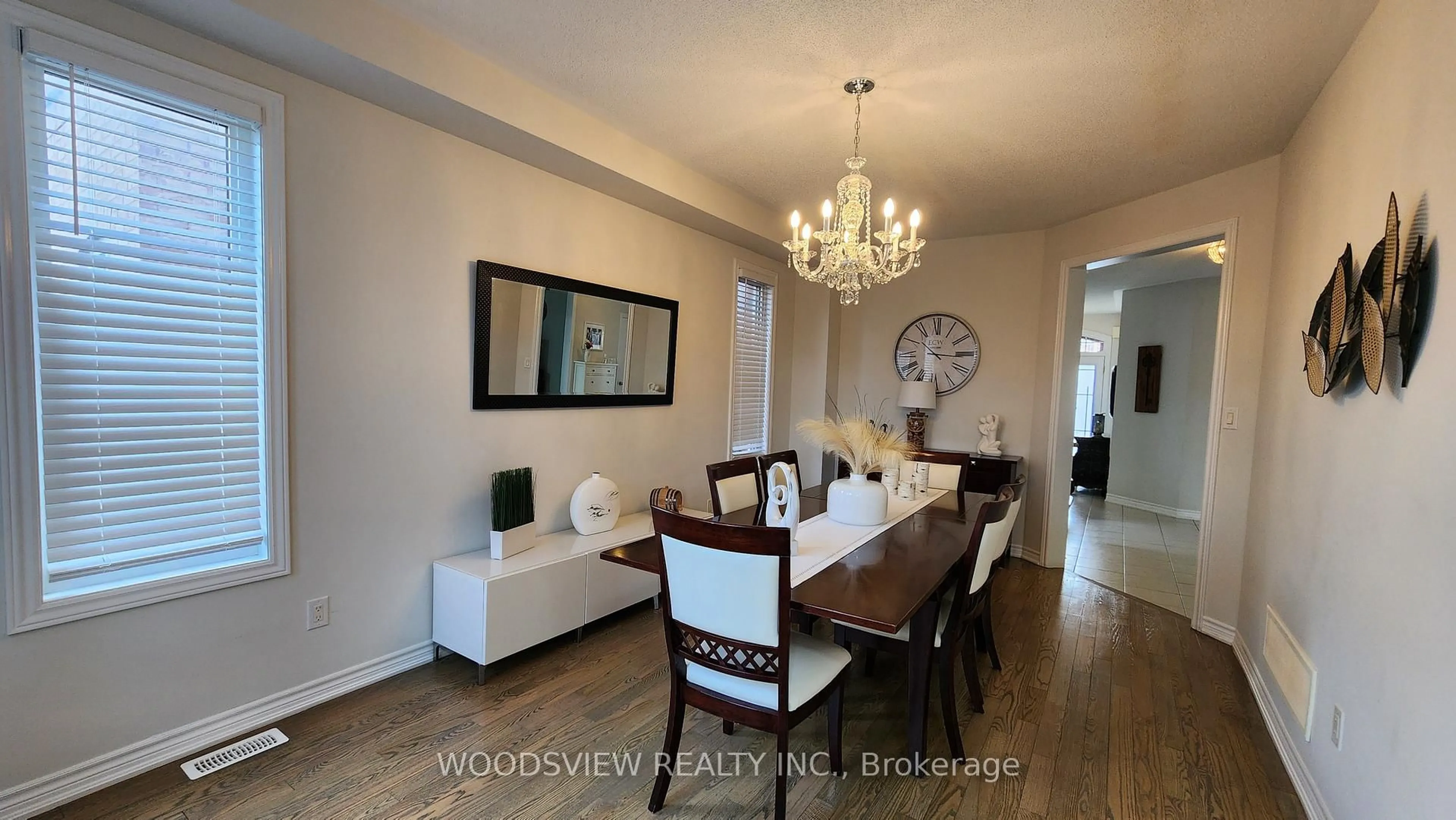 Dining room, wood/laminate floor for 2220 Dawson Cres, Innisfil Ontario L9S 0G9