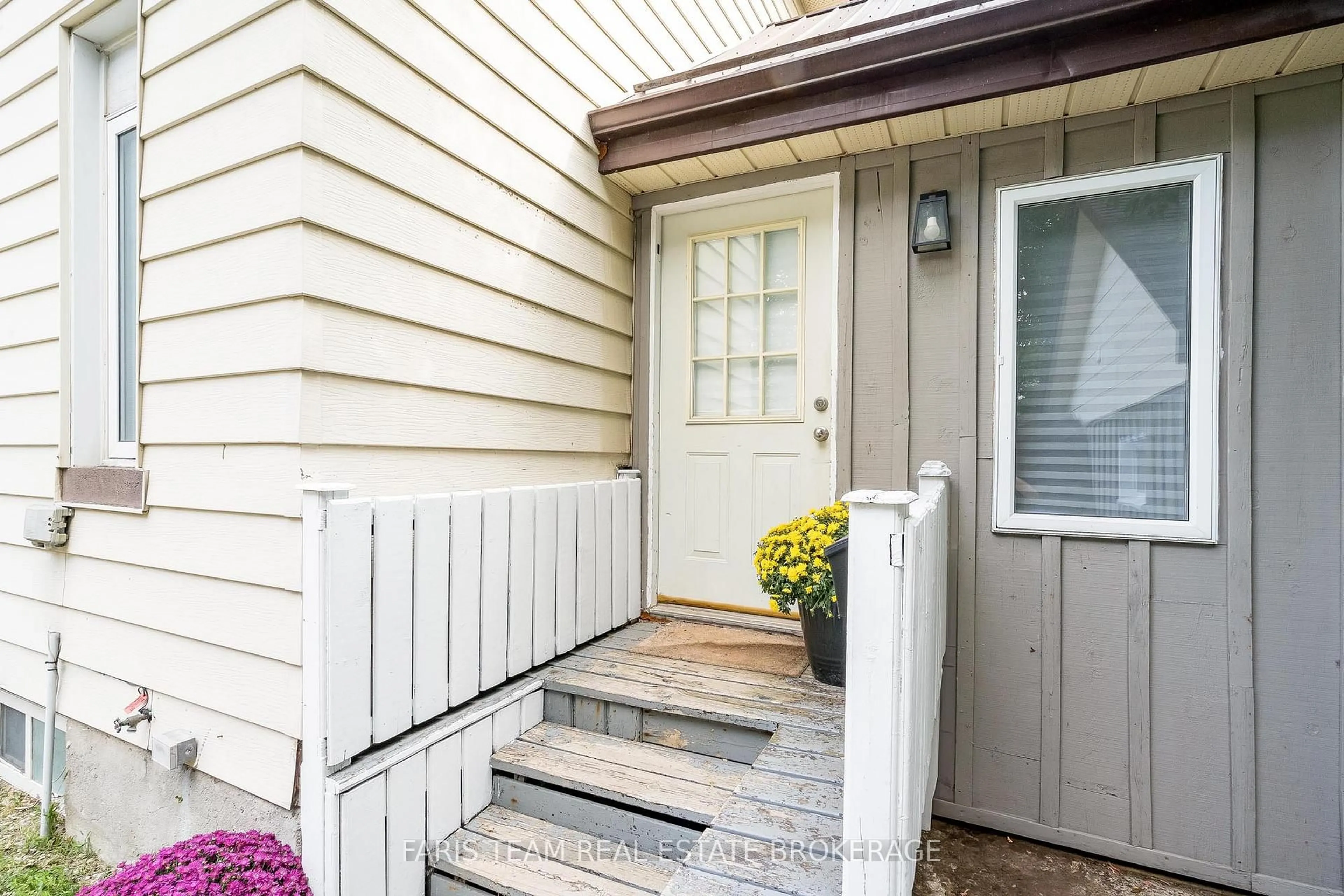 Unknown for 3 John Dr, Innisfil Ontario L0L 1L0