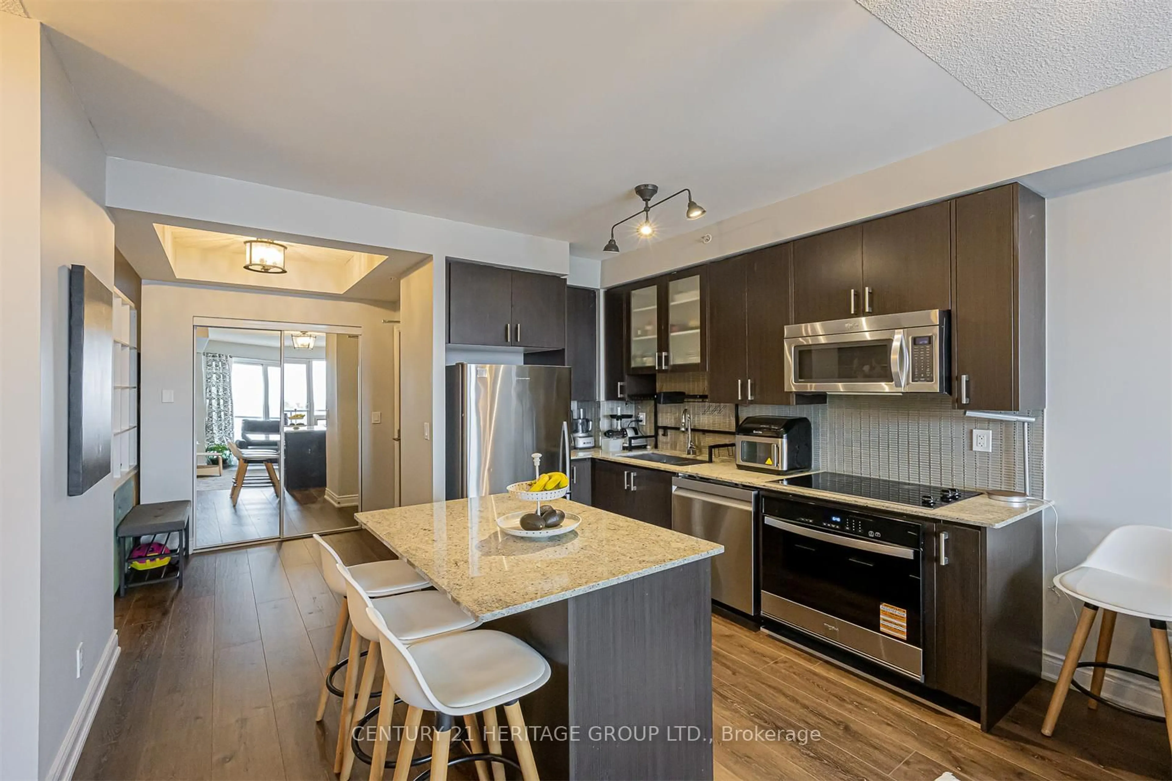 Open concept kitchen, wood/laminate floor for 9090 Yonge St #611, Richmond Hill Ontario L4C 0Z1