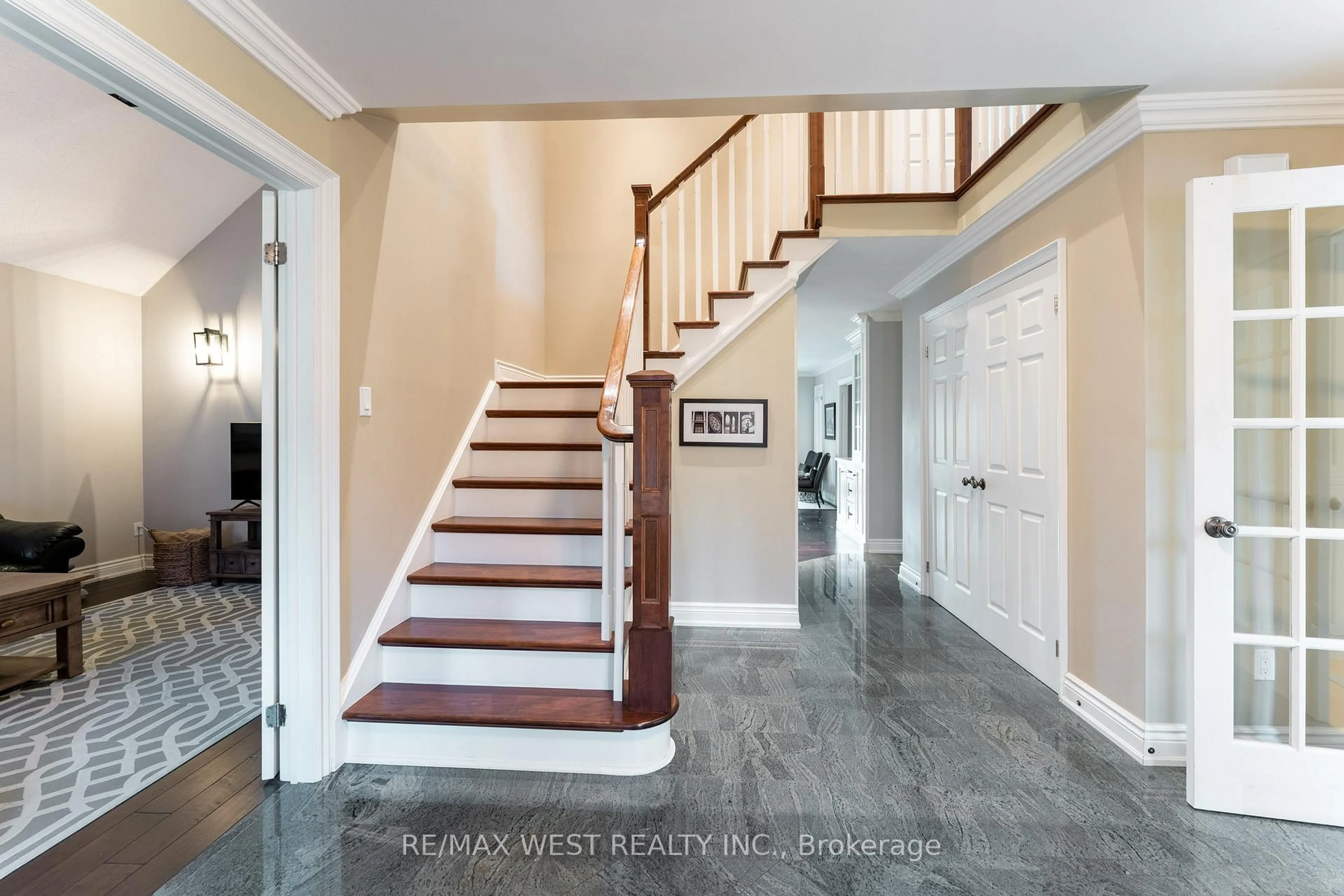 Indoor entryway for 18 Harrowsmith Pl, Richmond Hill Ontario L4E 2J9