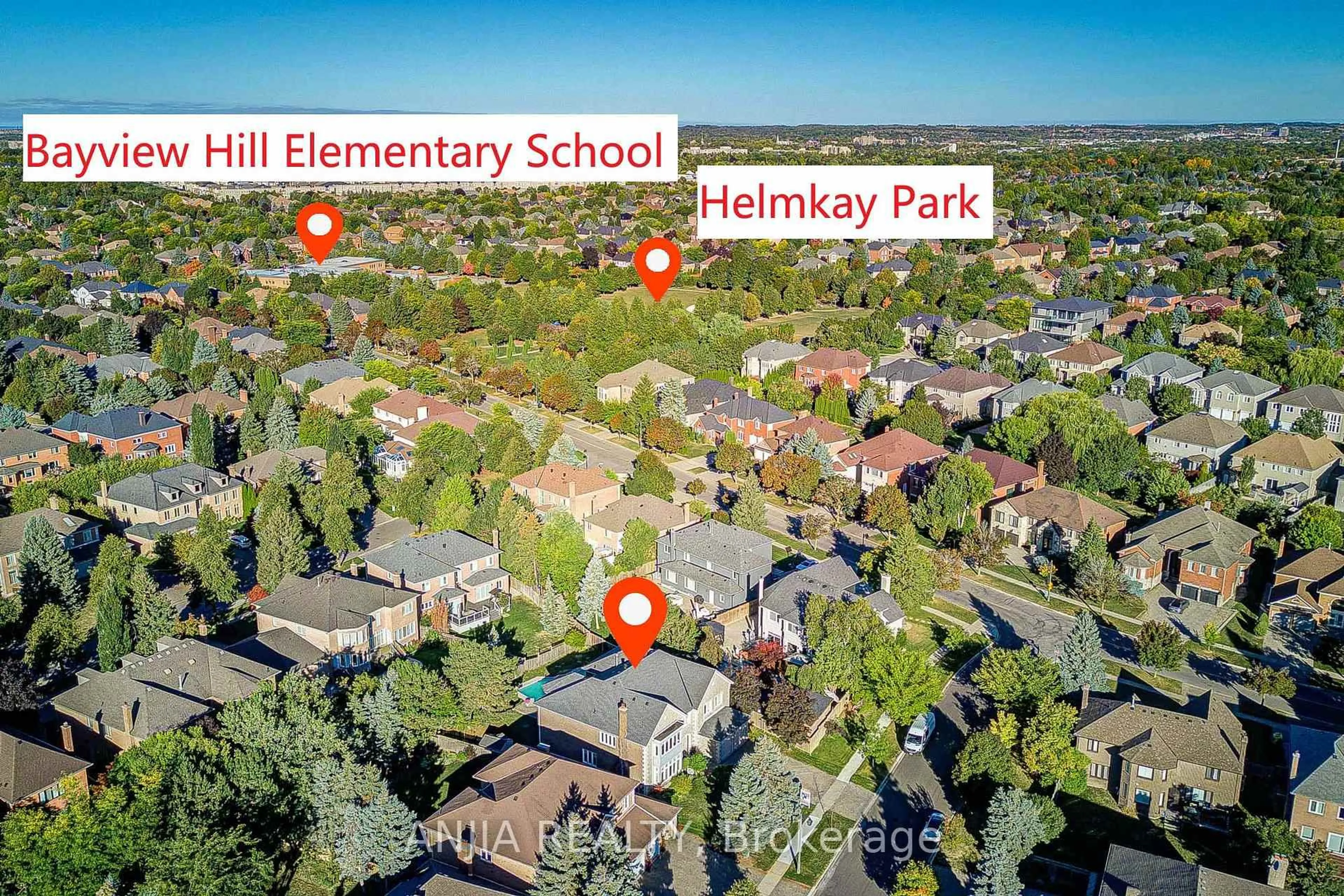 A pic from outside/outdoor area/front of a property/back of a property/a pic from drone, street for 28 Edmund Cres, Richmond Hill Ontario L4B 2X8