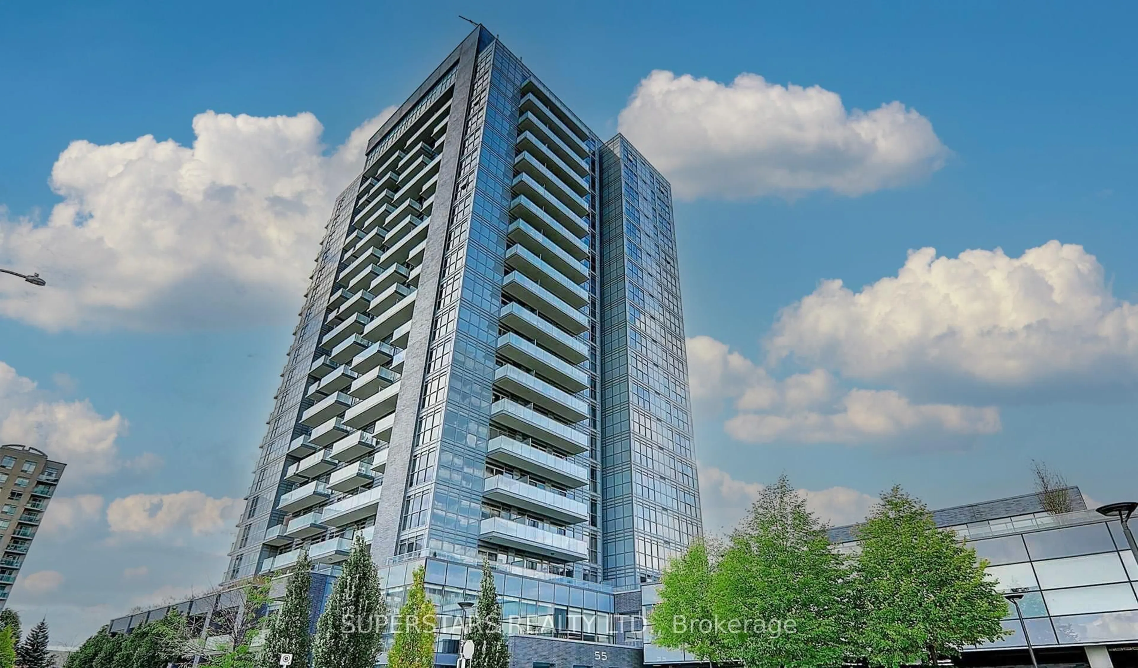 Indoor foyer for 55 Oneida Cres #103, Richmond Hill Ontario L4B 0E8