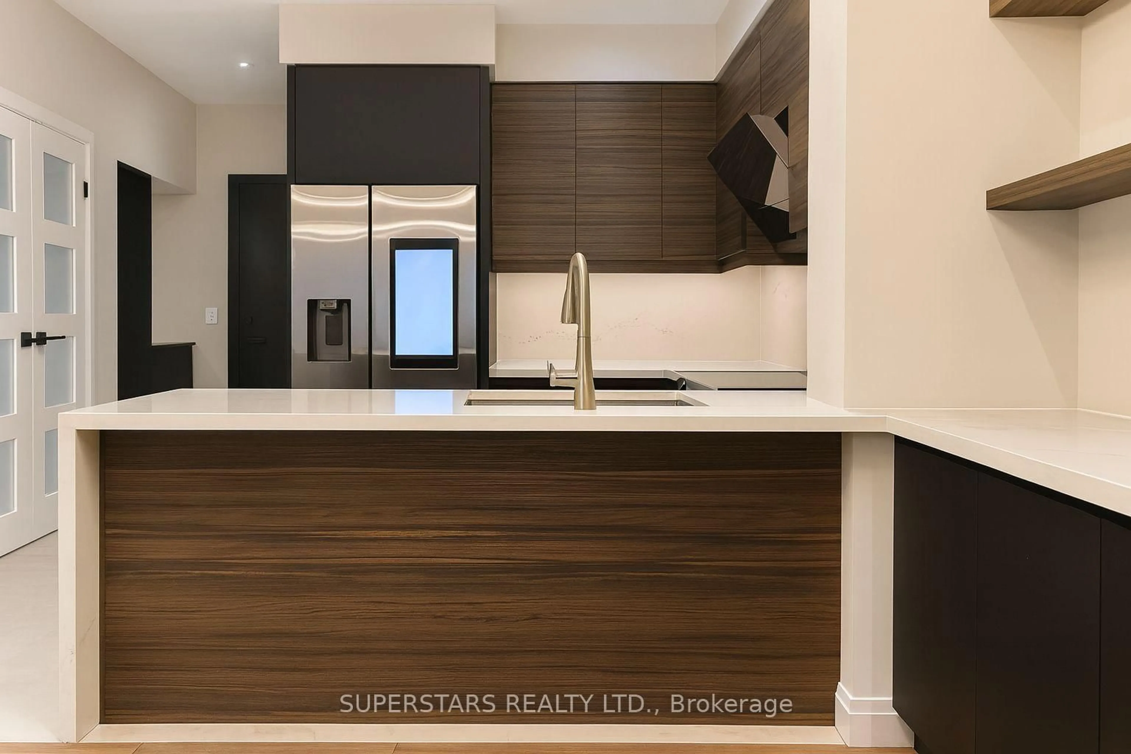 Contemporary kitchen, wood/laminate floor for 55 Oneida Cres #103, Richmond Hill Ontario L4B 0E8