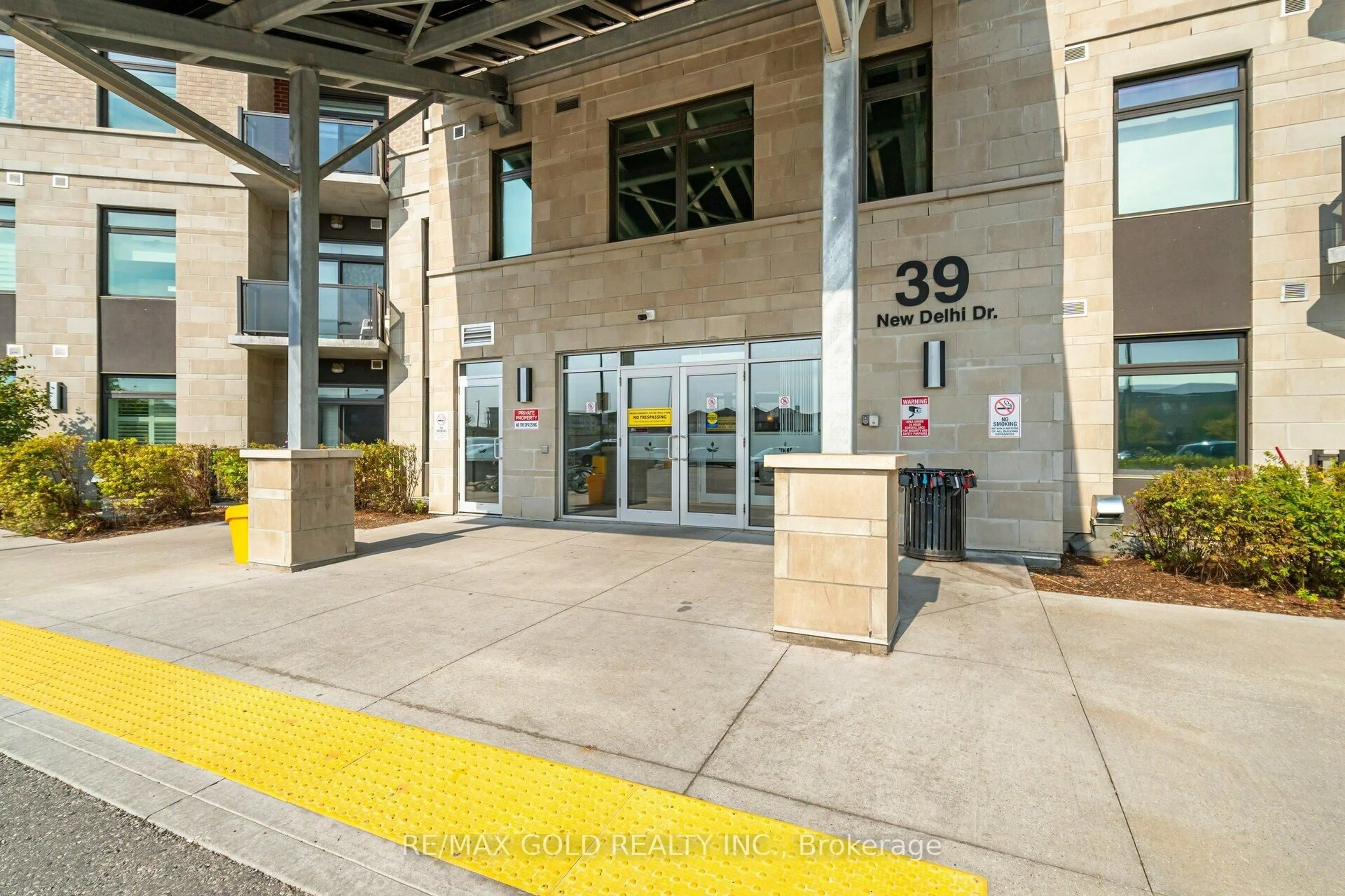 Indoor foyer for 39 New Delhi Dr #209, Markham Ontario L3S 0E1