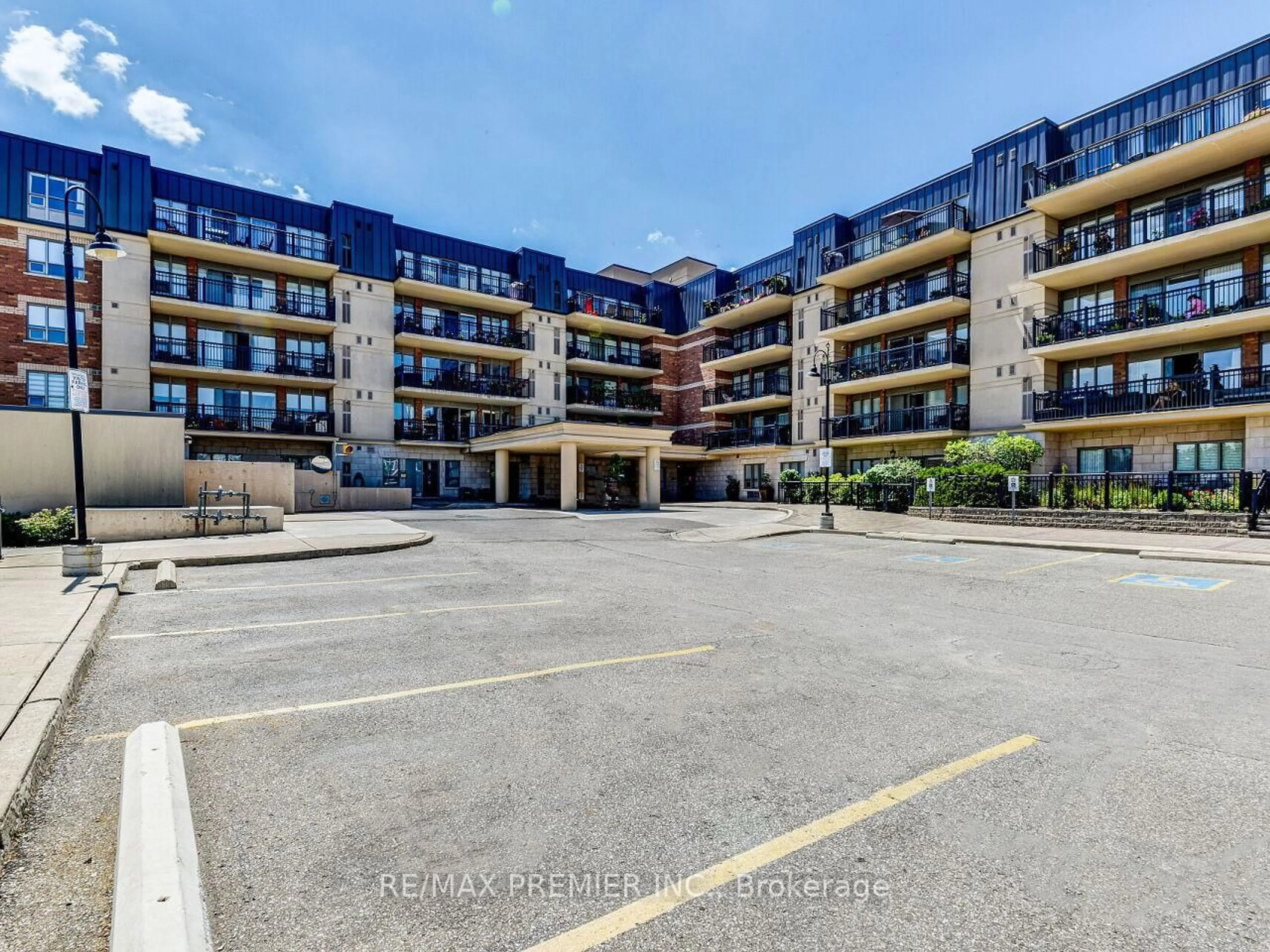 A pic from outside/outdoor area/front of a property/back of a property/a pic from drone, unknown for 8026 Kipling Ave #218, Vaughan Ontario L4L 2A1