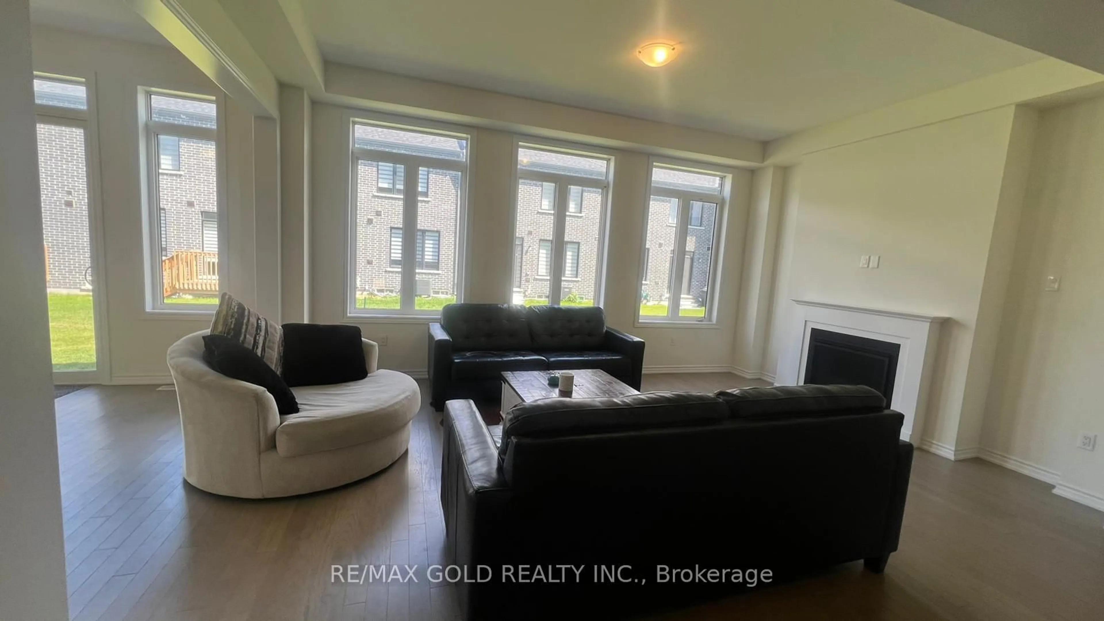 Unknown for 112 Weslock Cres, Aurora Ontario L4G 7Z4