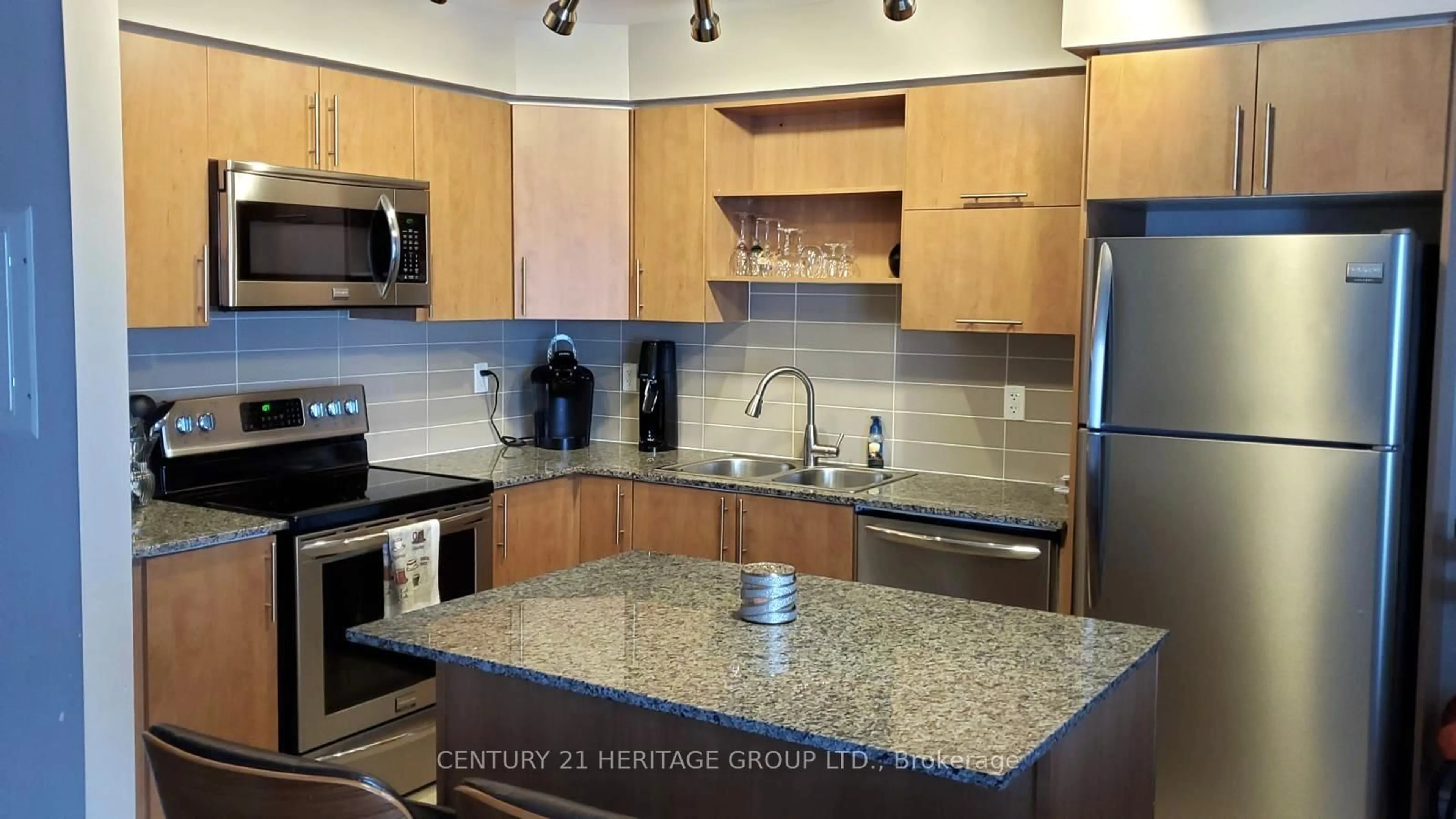 Standard kitchen, ceramic/tile floor for 60 South Town Centre Blvd #320, Markham Ontario L6G 0C5