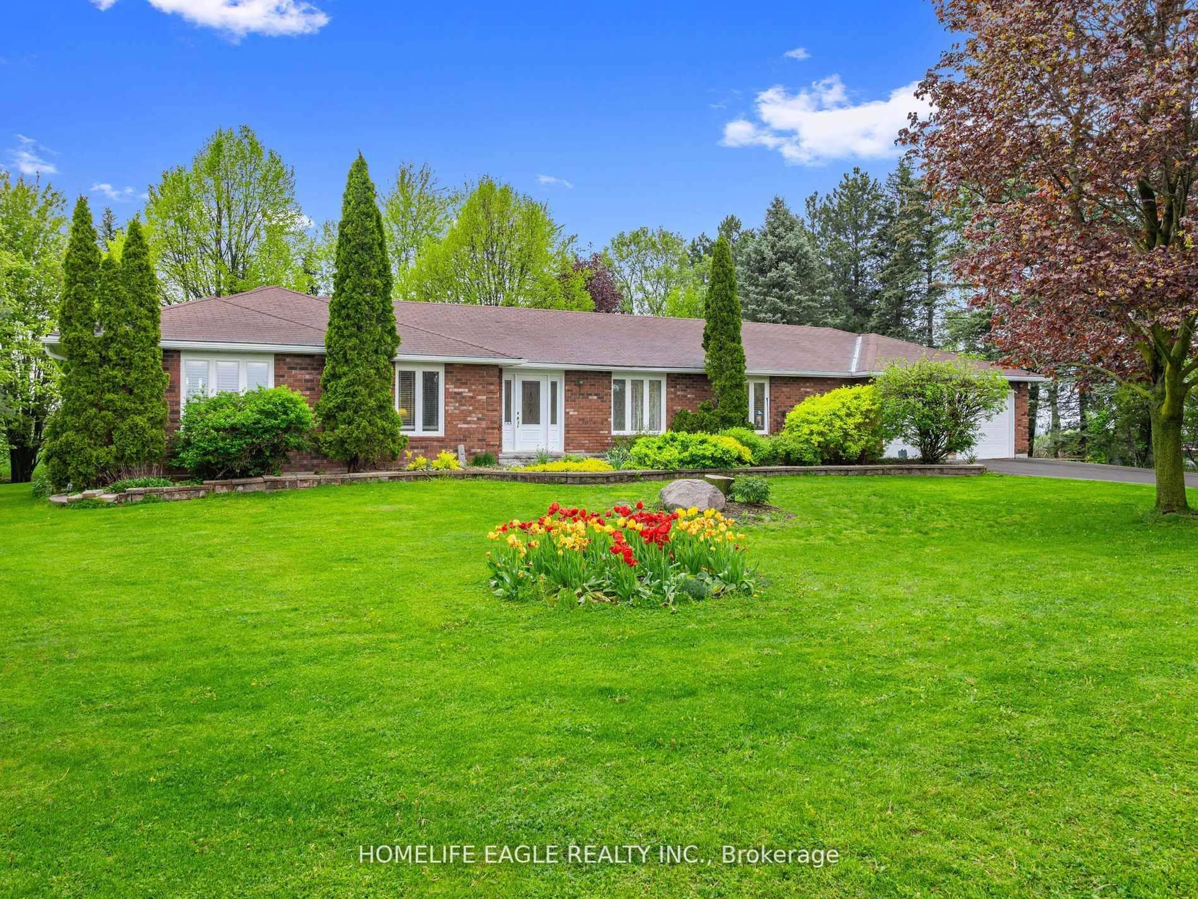 A pic from outside/outdoor area/front of a property/back of a property/a pic from drone, street for 2132 14th Line, Innisfil Ontario L0L 1R0